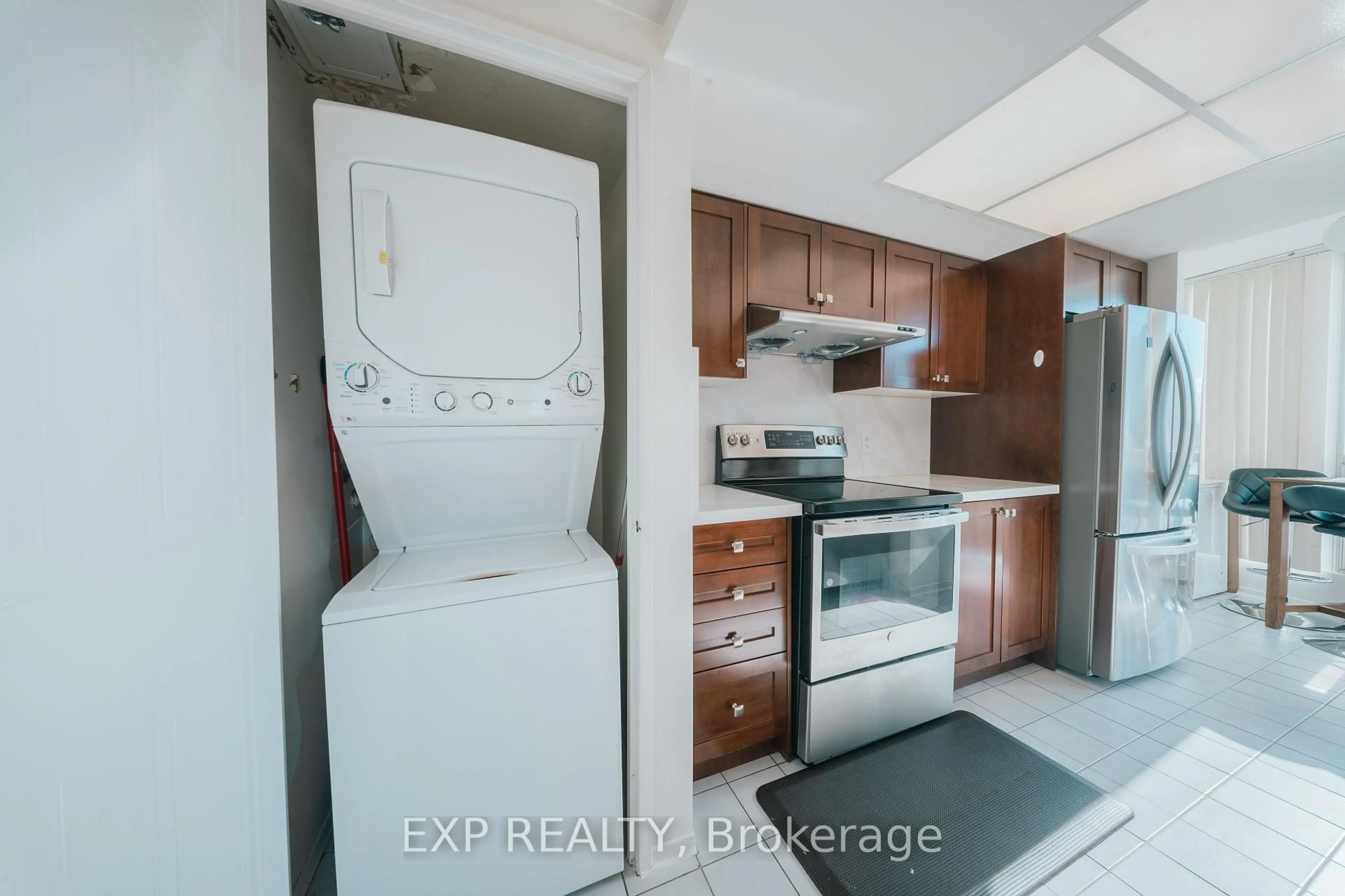 Standard kitchen, unknown for 2550 Lawrence Ave #310, Toronto Ontario M1P 4Z3