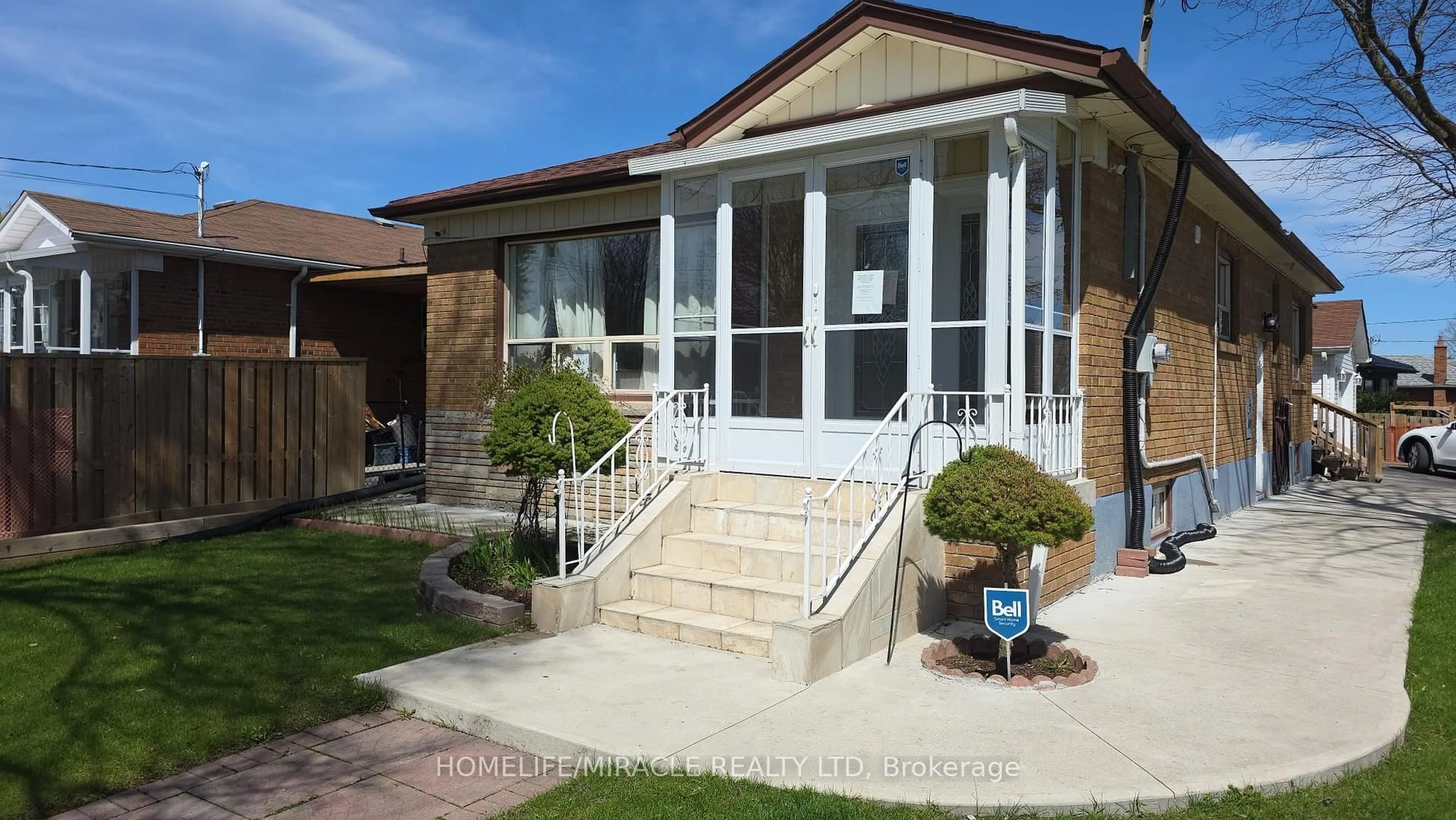 Home with vinyl exterior material, street for 25 Chandlier Dr, Toronto Ontario M1G 1Z1
