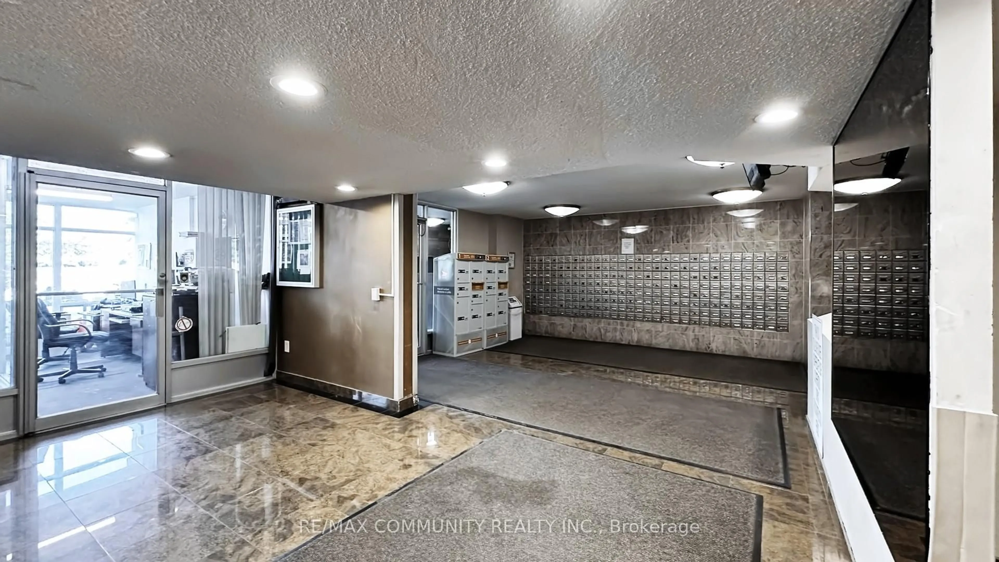 Indoor foyer for 2050 Bridletowne Circ ##1509, Toronto Ontario M1W 2V5