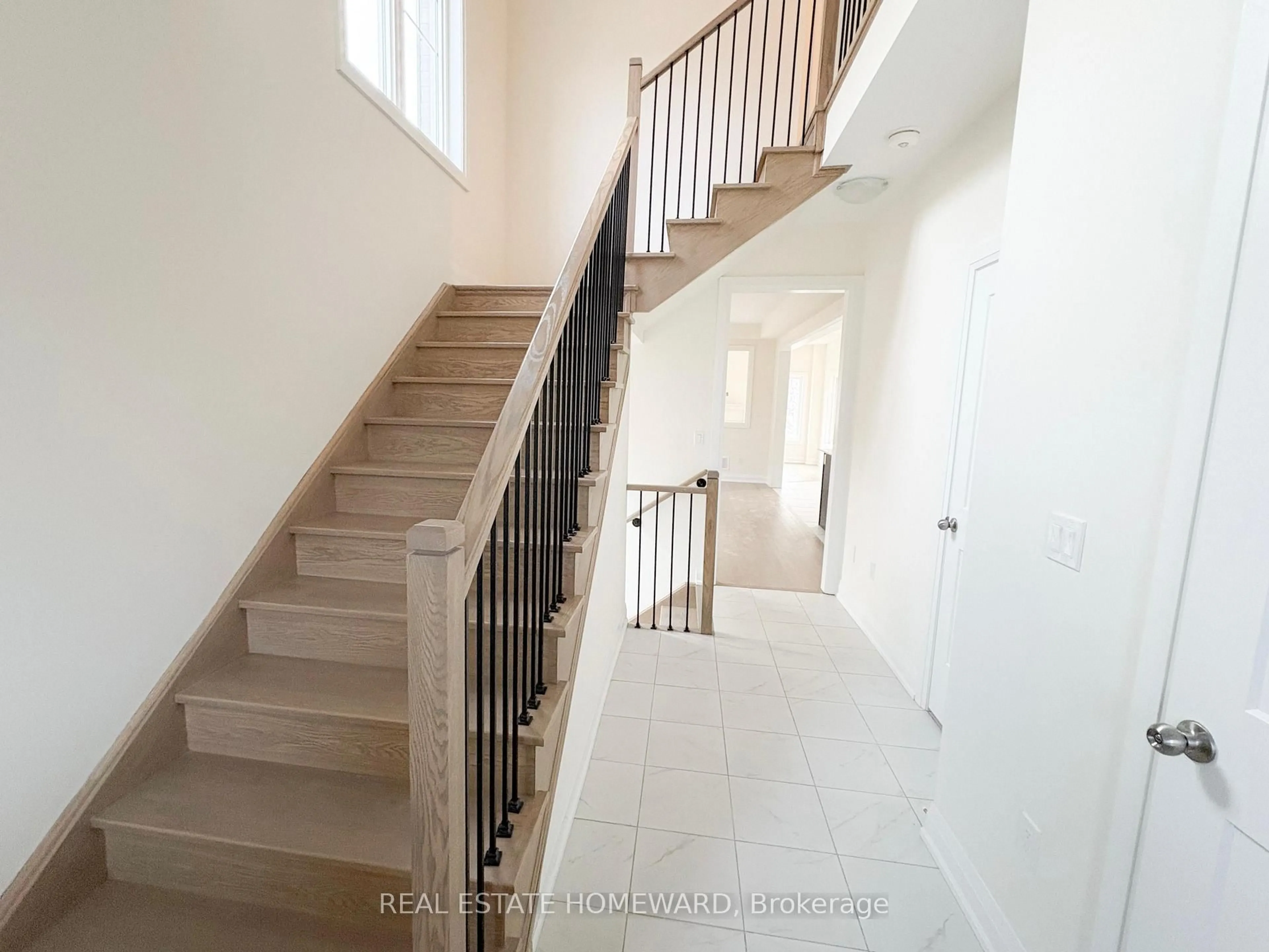 Stairs for 68 Robin Tr, Scugog Ontario L9L 0C9