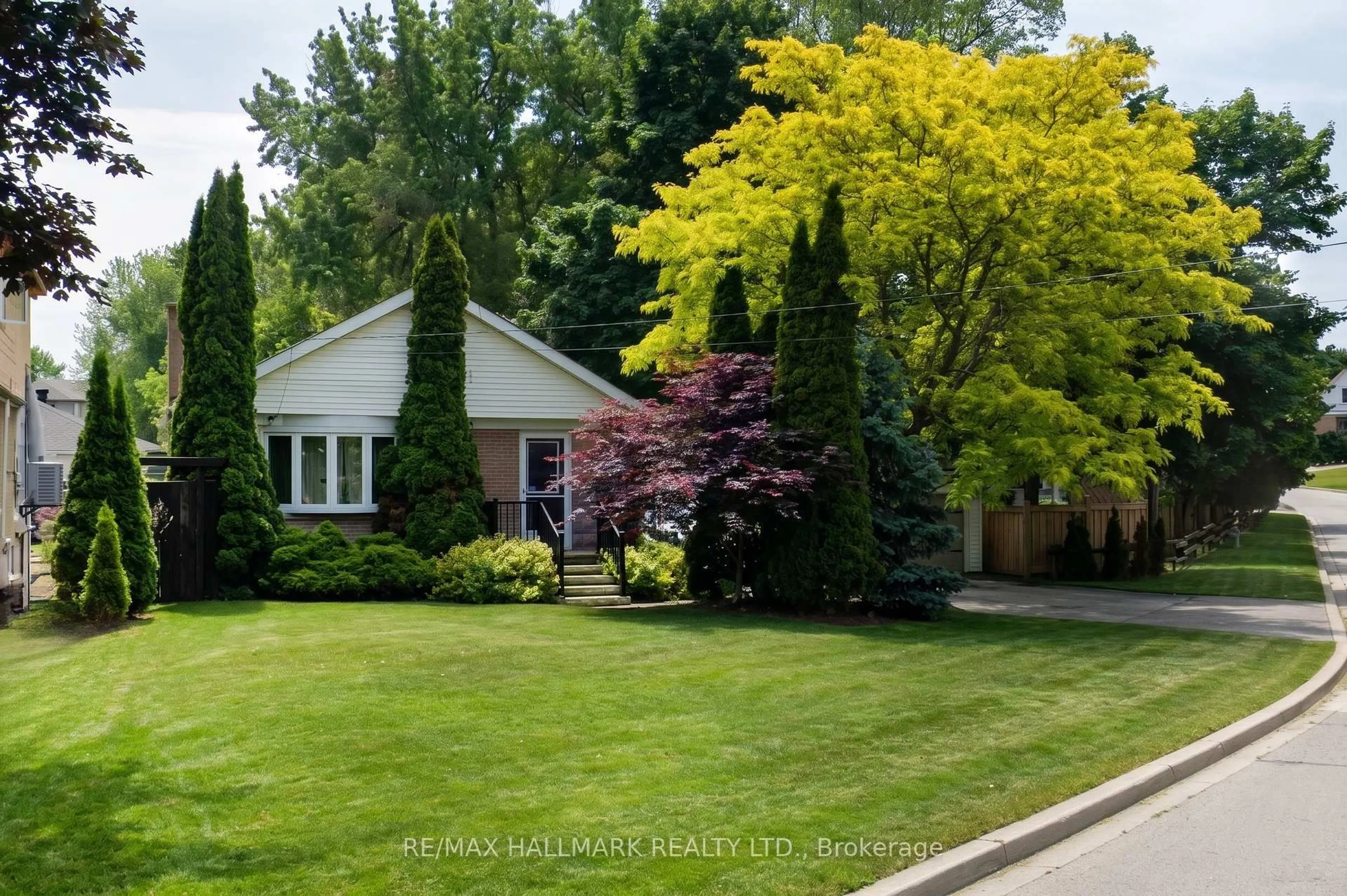 Home with vinyl exterior material, street for 89 Scarborough Heights Blvd, Toronto Ontario M1M 2V5