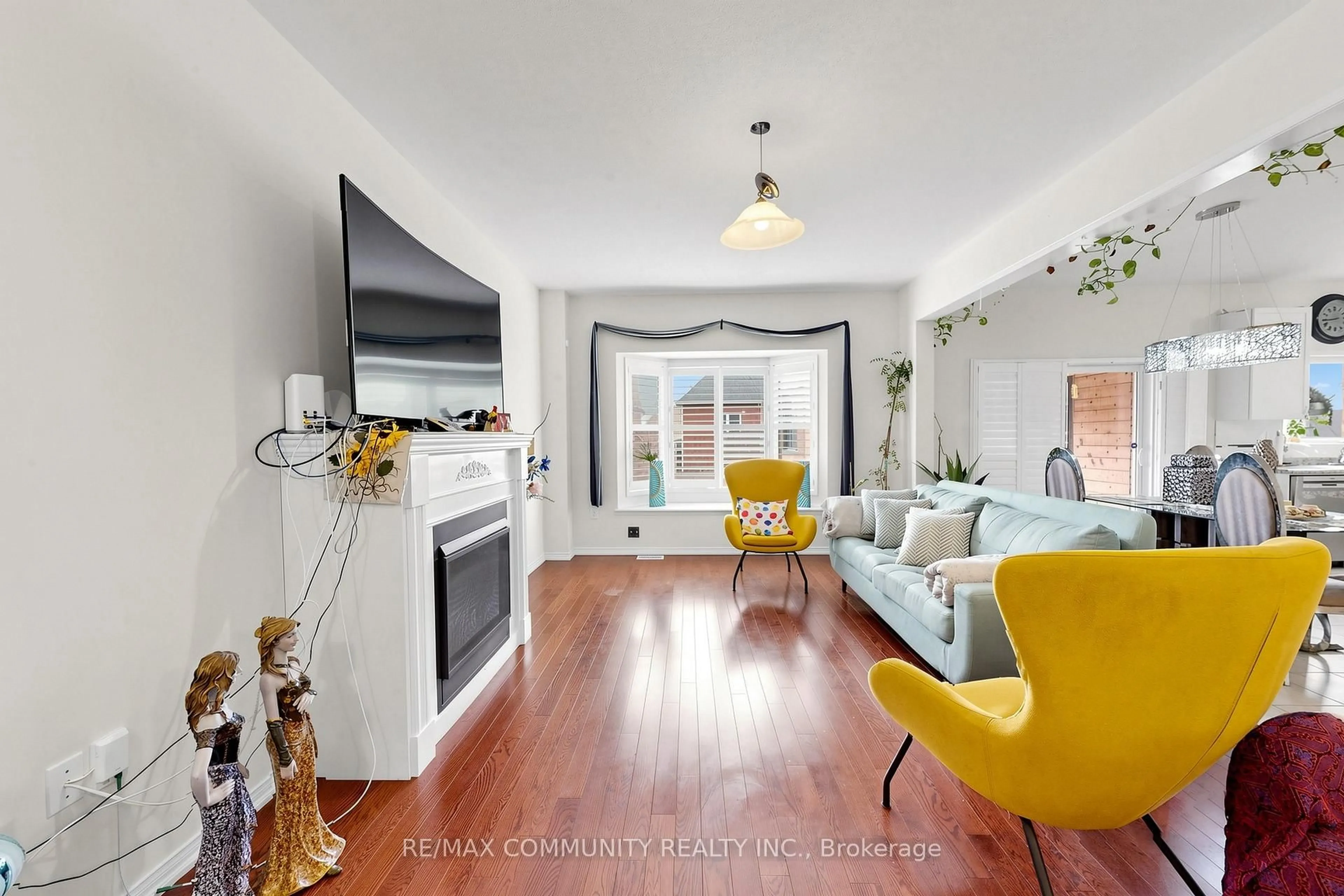 Living room with furniture, unknown for 2021 Kurelo Dr, Oshawa Ontario L1K 0W7