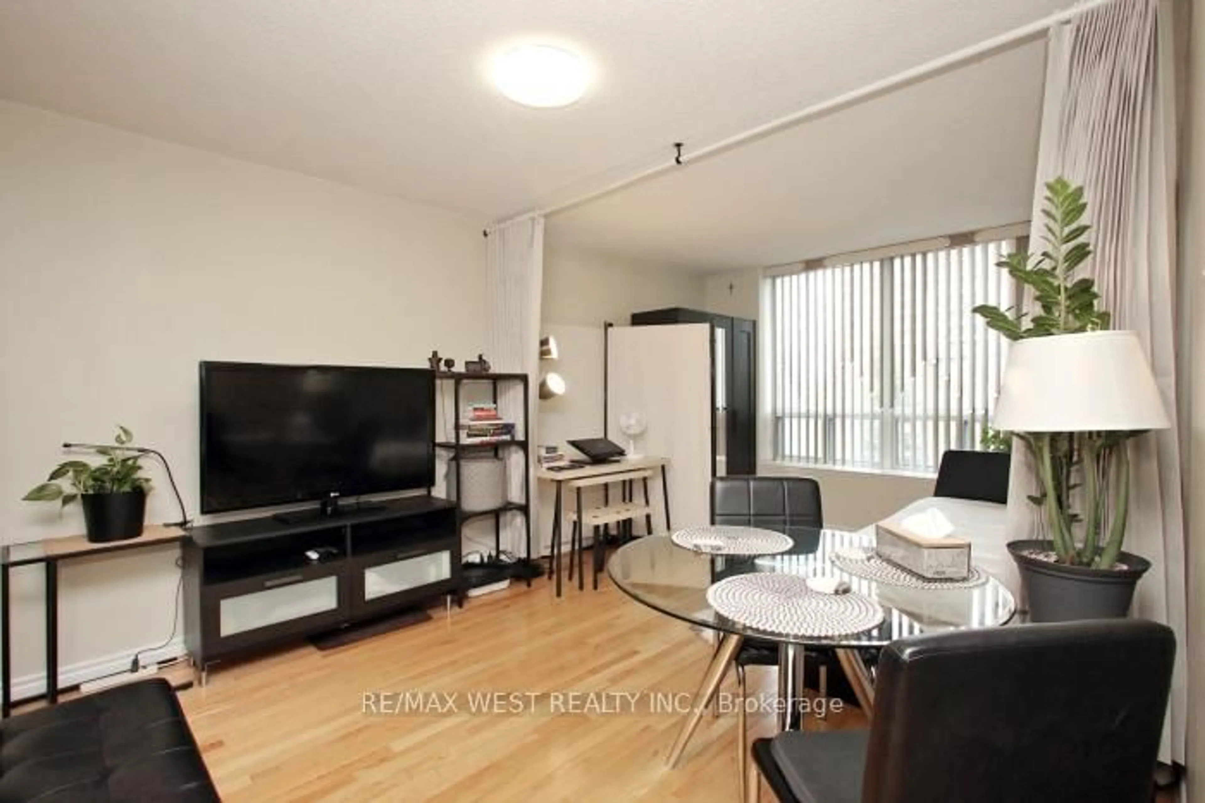 A pic of a room for 125 Omni Dr #339, Toronto Ontario M1P 5A9