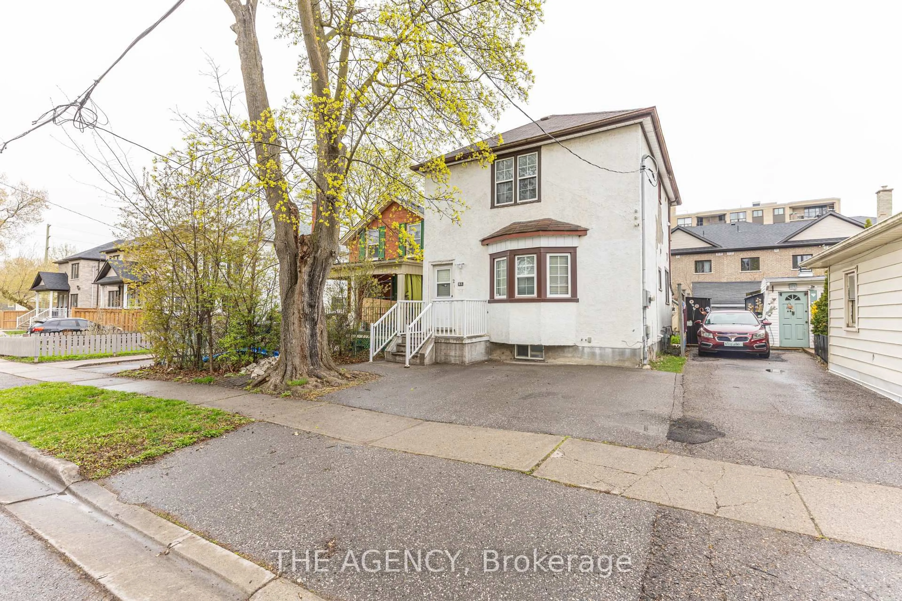 A pic from outside/outdoor area/front of a property/back of a property/a pic from drone, street for 63 Hogarth St St, Oshawa Ontario L1H 1Y5