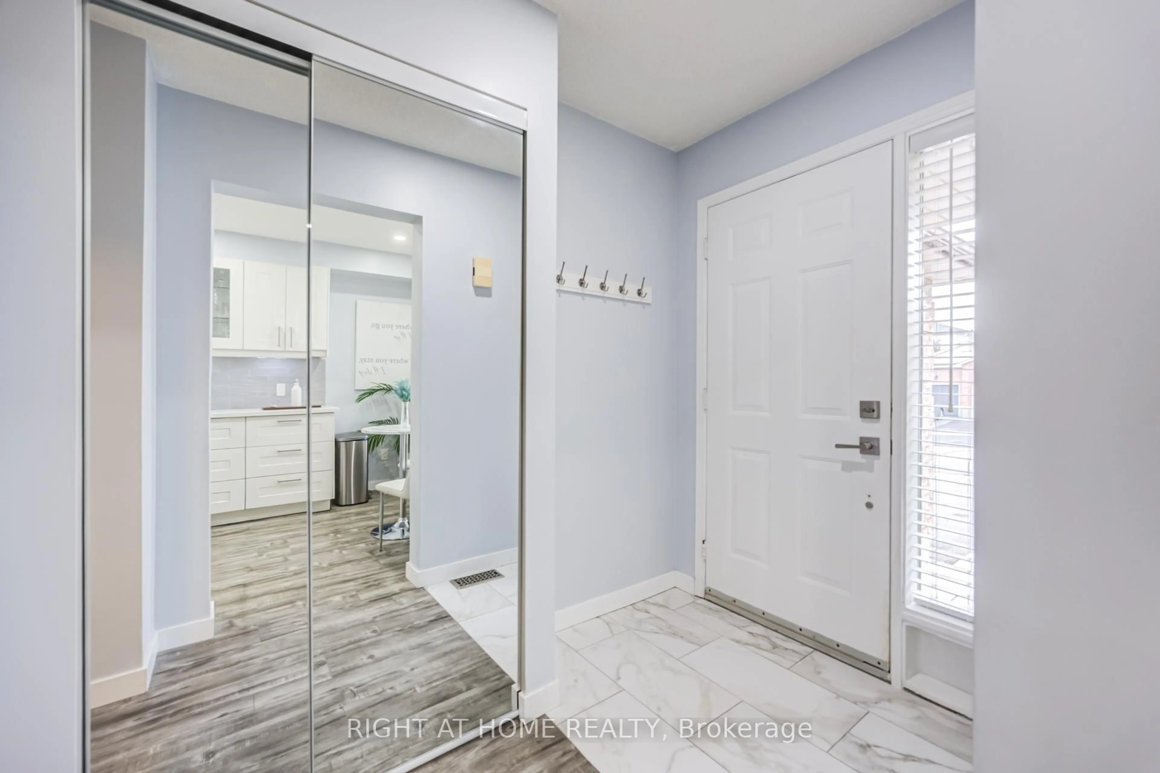 Indoor entryway for 747 Elderberry Dr, Oshawa Ontario L1K 2J2