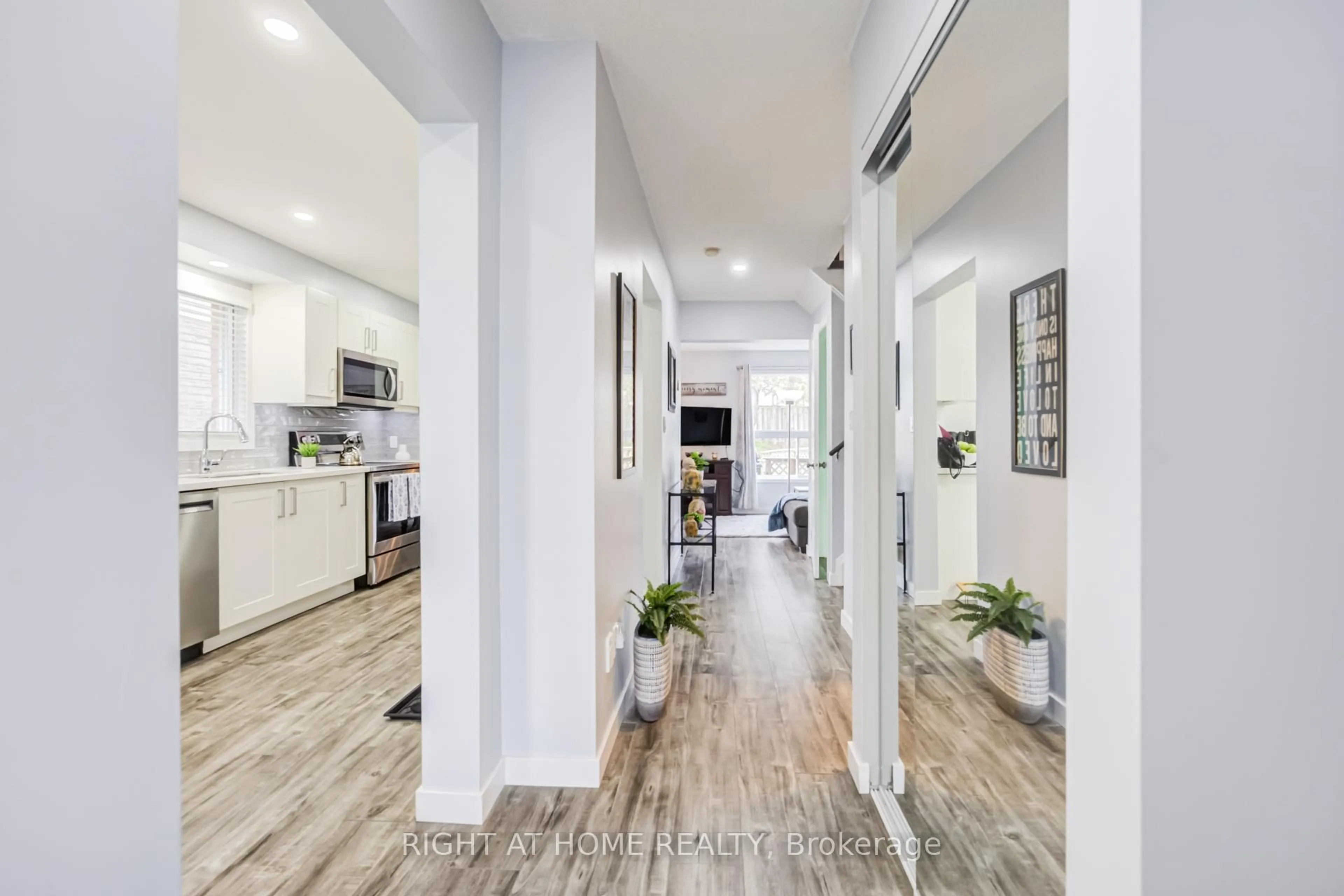 Indoor entryway for 747 Elderberry Dr, Oshawa Ontario L1K 2J2