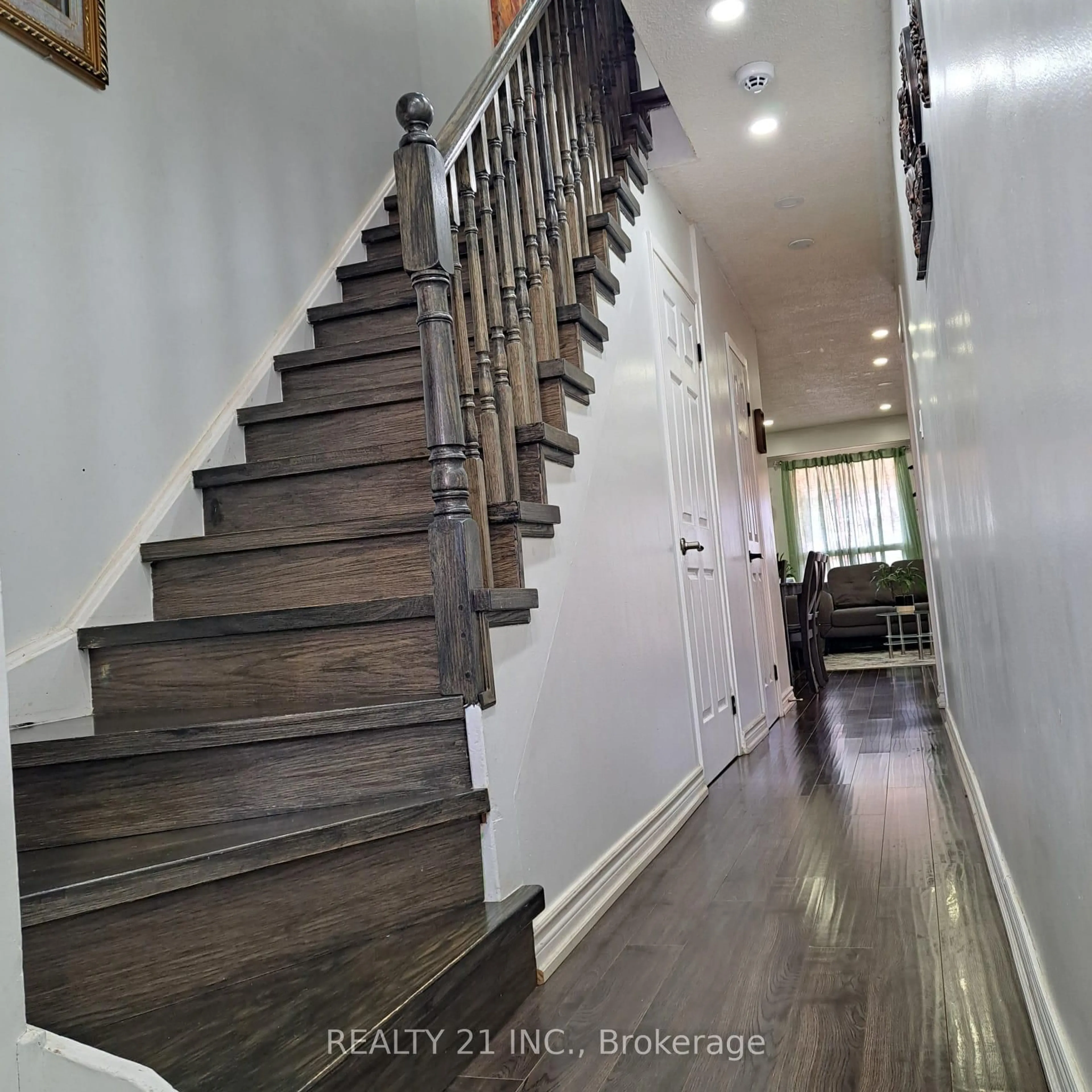 Stairs for 55 Shepmore Terr, Toronto Ontario M1B 3H3