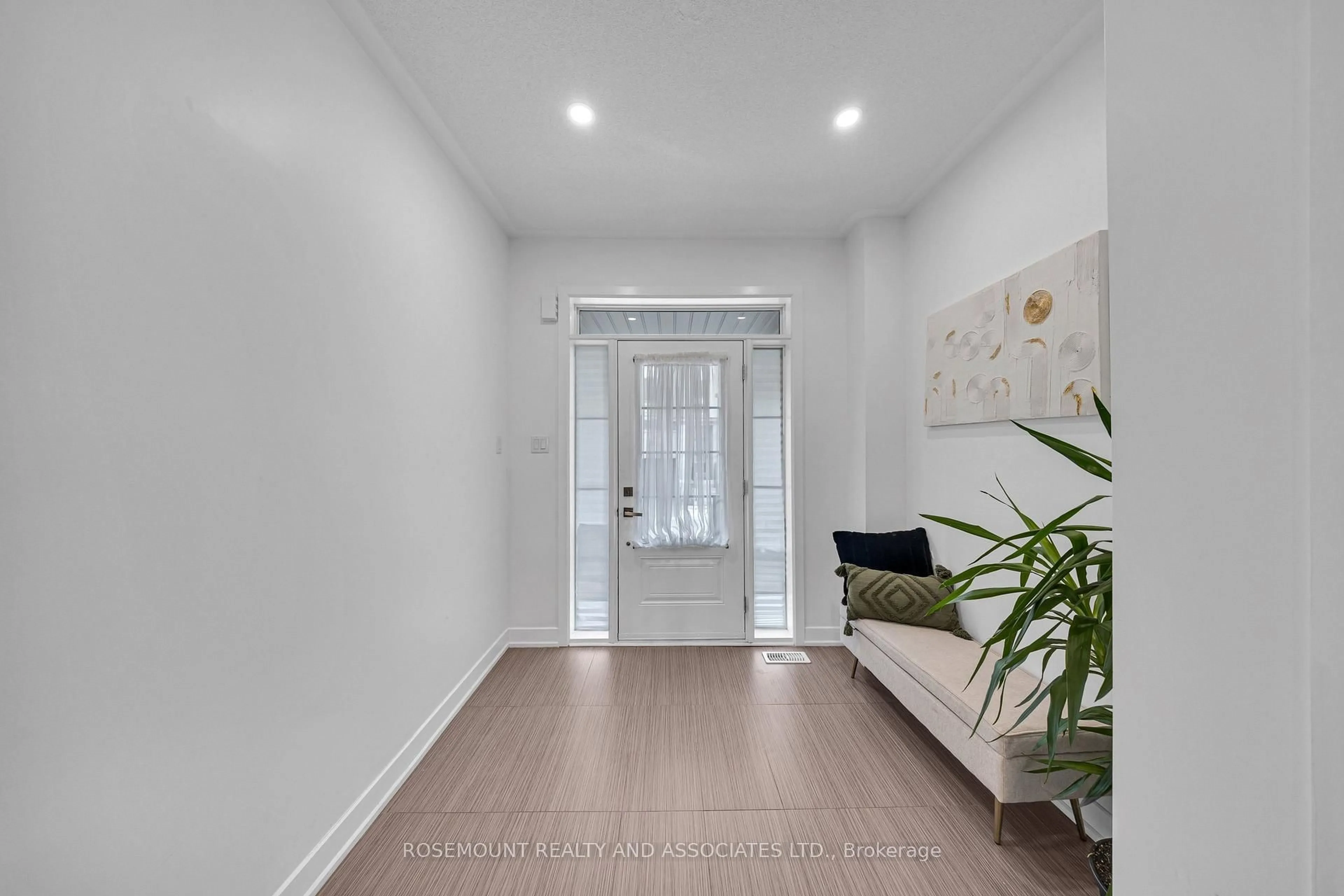 Indoor entryway for 98 Donald Fleming Way, Whitby Ontario L1R 0N8