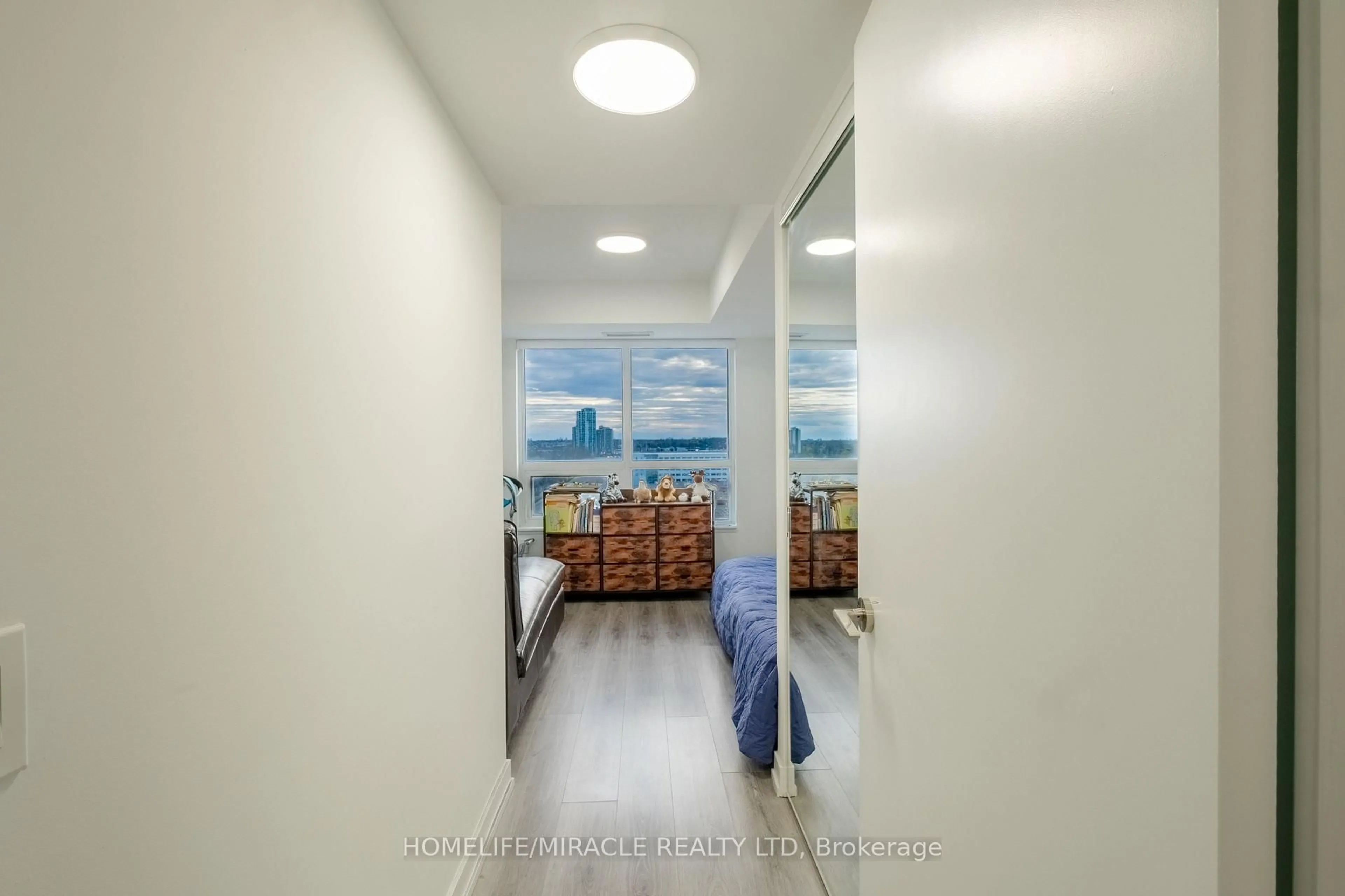Indoor foyer for 1480 Bayly St #1014, Pickering Ontario L1W 0C2