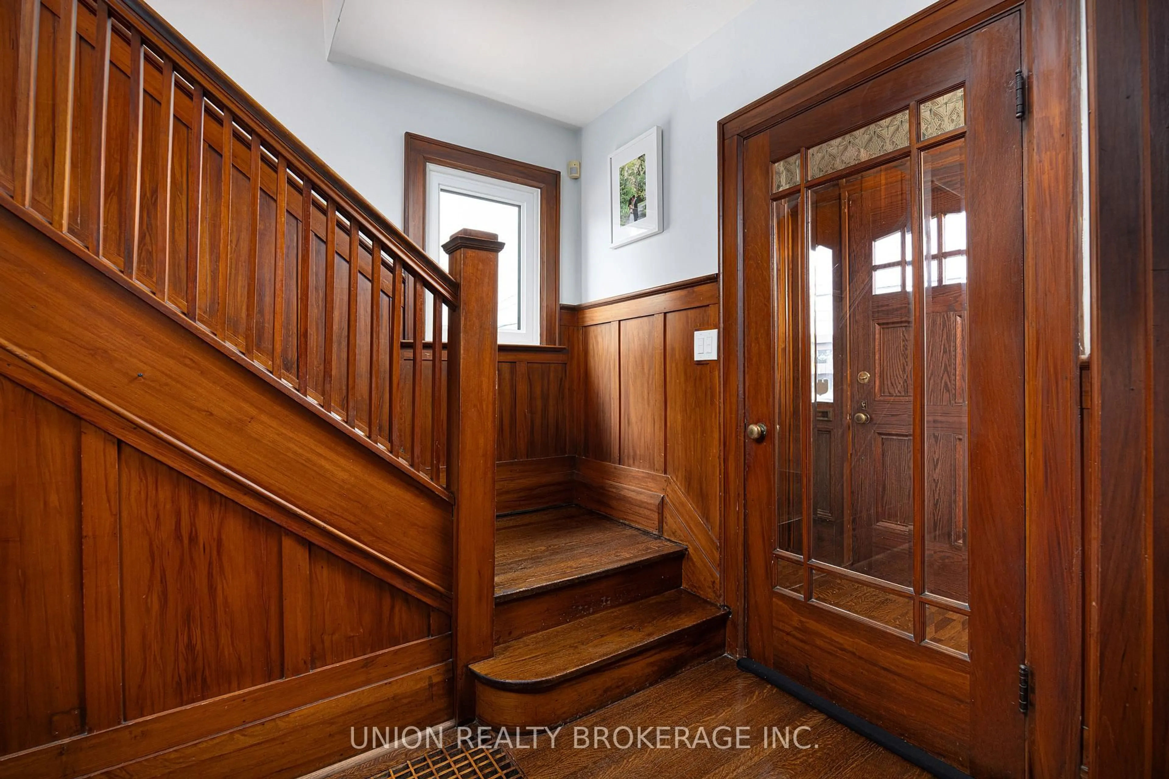 Indoor entryway for 3741 Kingston Rd, Toronto Ontario M1J 3H4