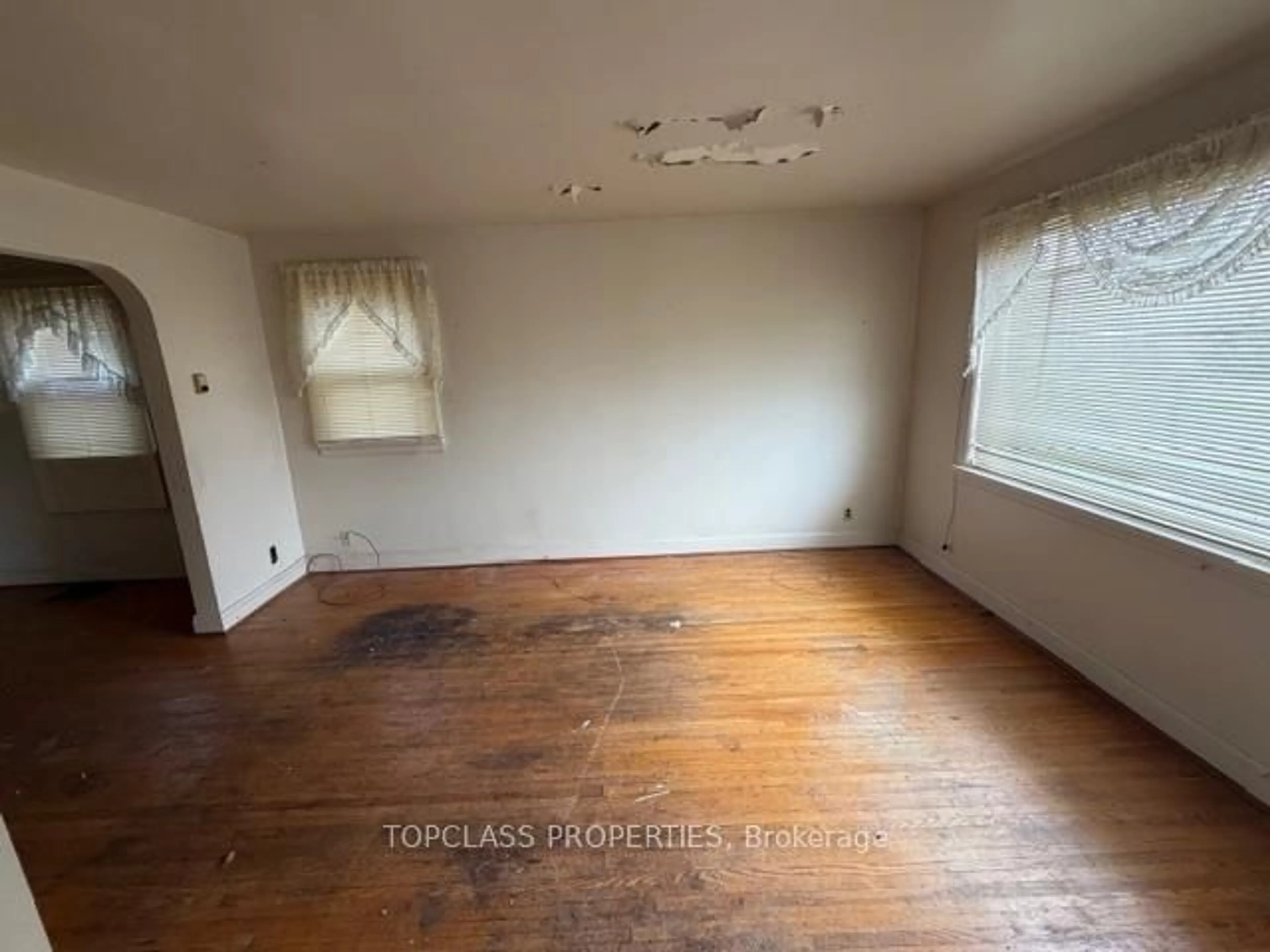 A pic of a room for 469 Colborne St, Oshawa Ontario L1G 1N3