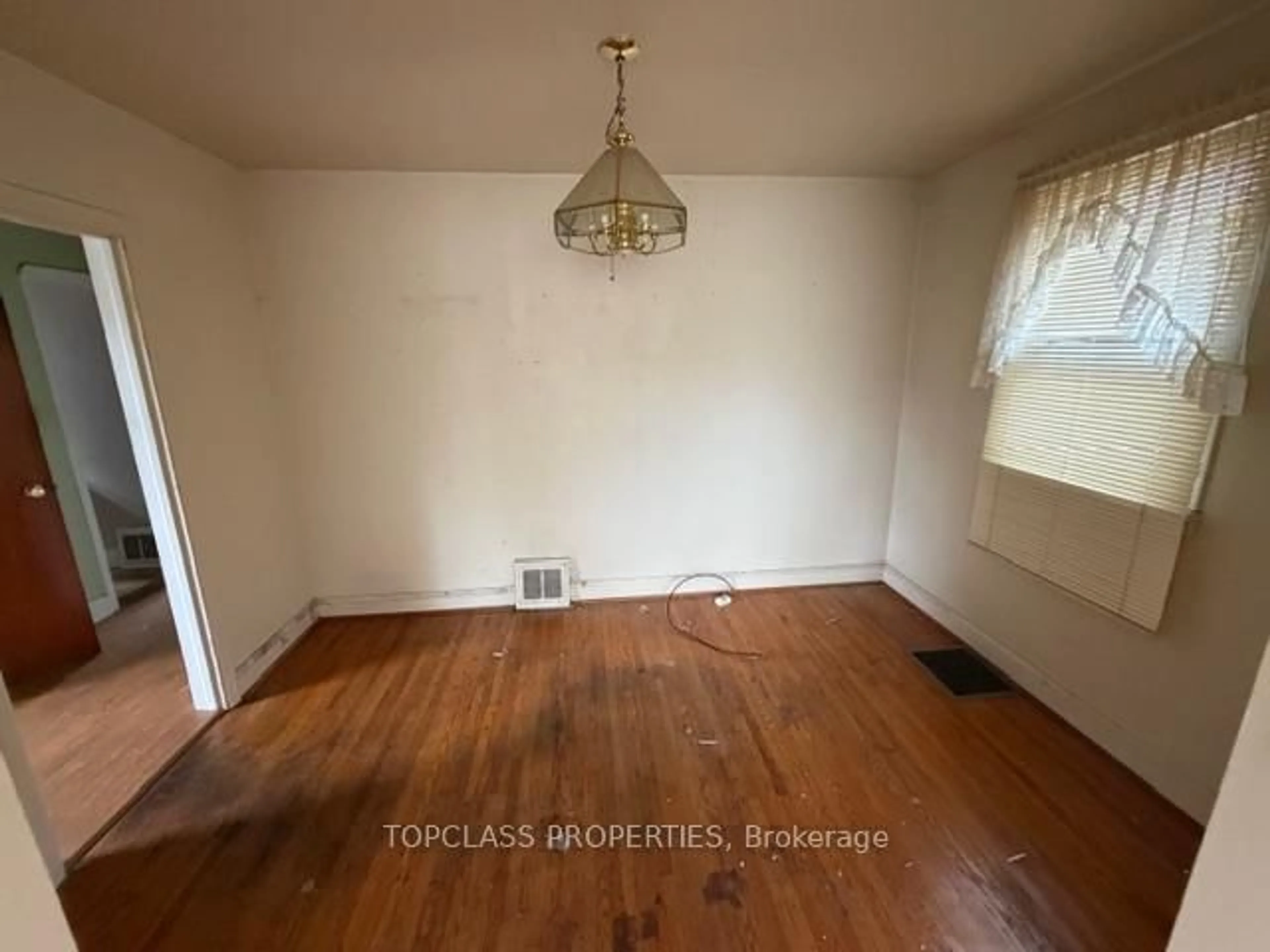 A pic of a room for 469 Colborne St, Oshawa Ontario L1G 1N3