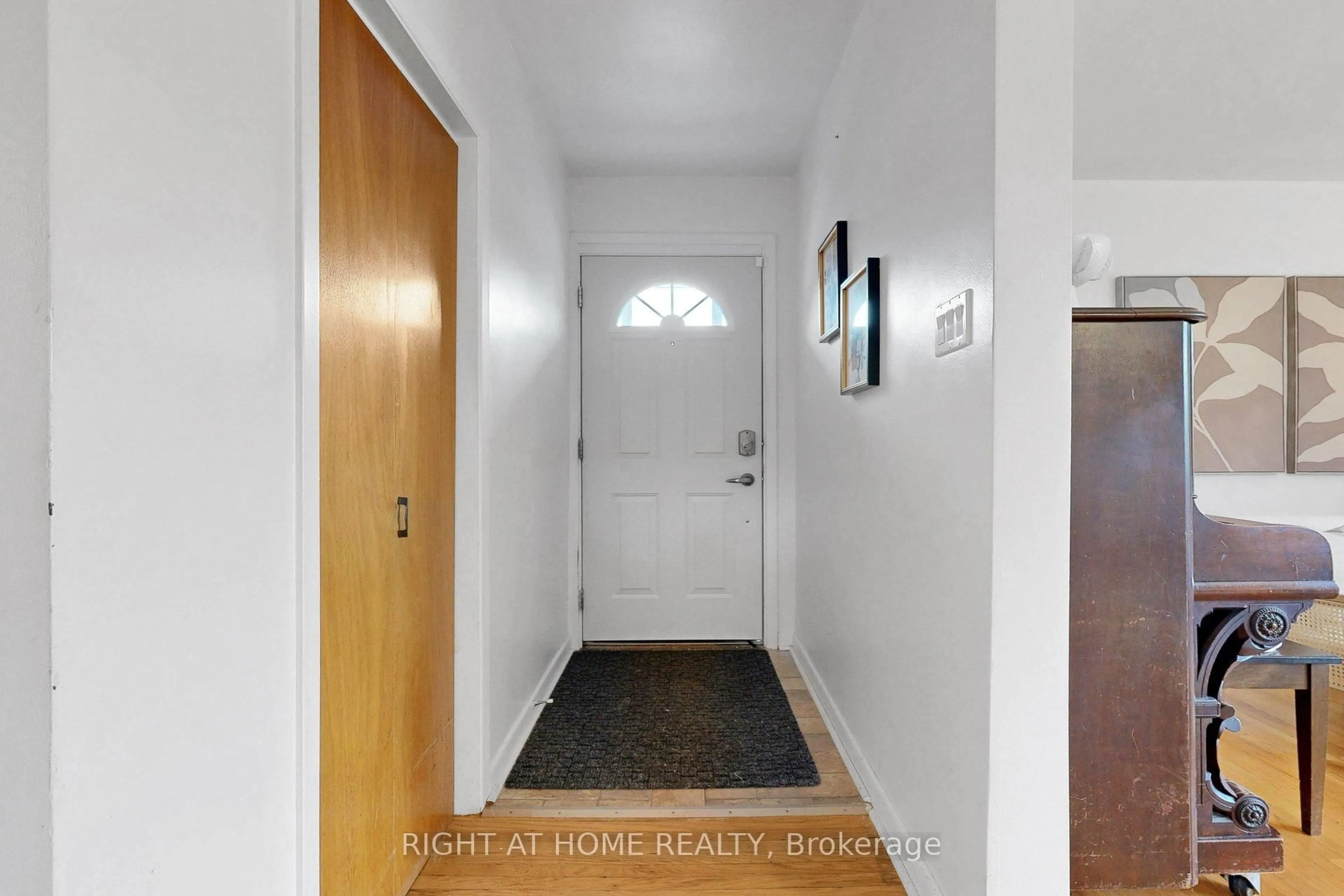 Indoor entryway for 39 Sancrest Dr, Toronto Ontario M1P 4A6