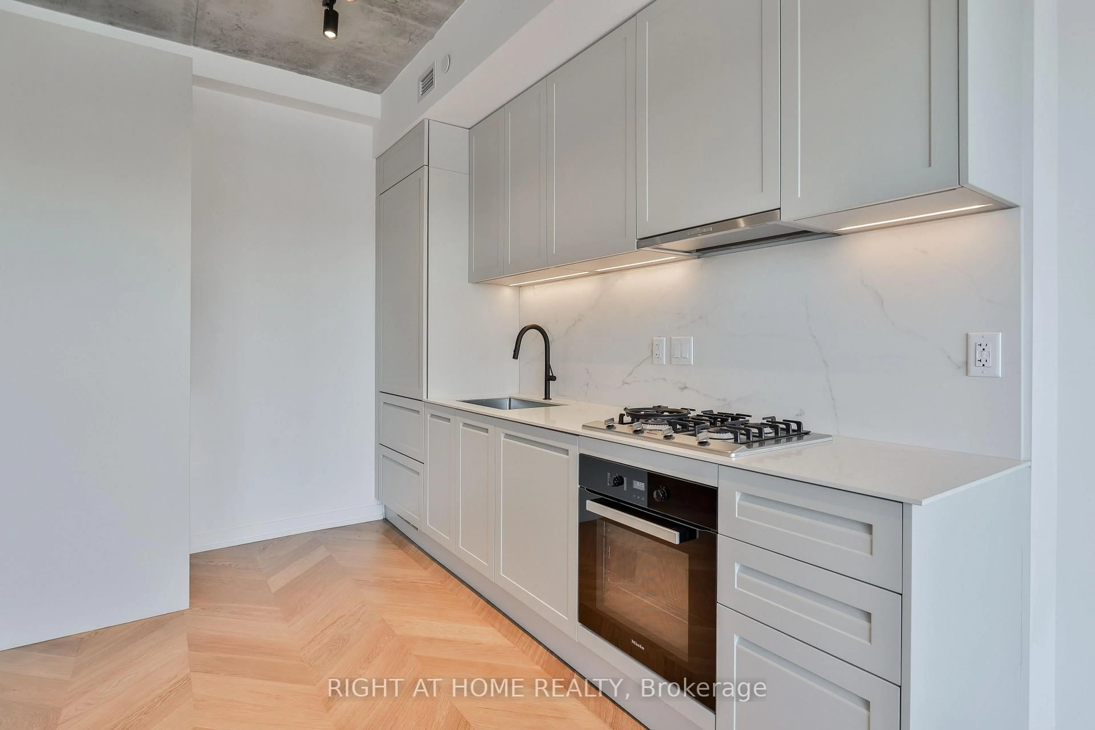 Standard kitchen, unknown for 761 Queen St #602, Toronto Ontario M4M 1H3