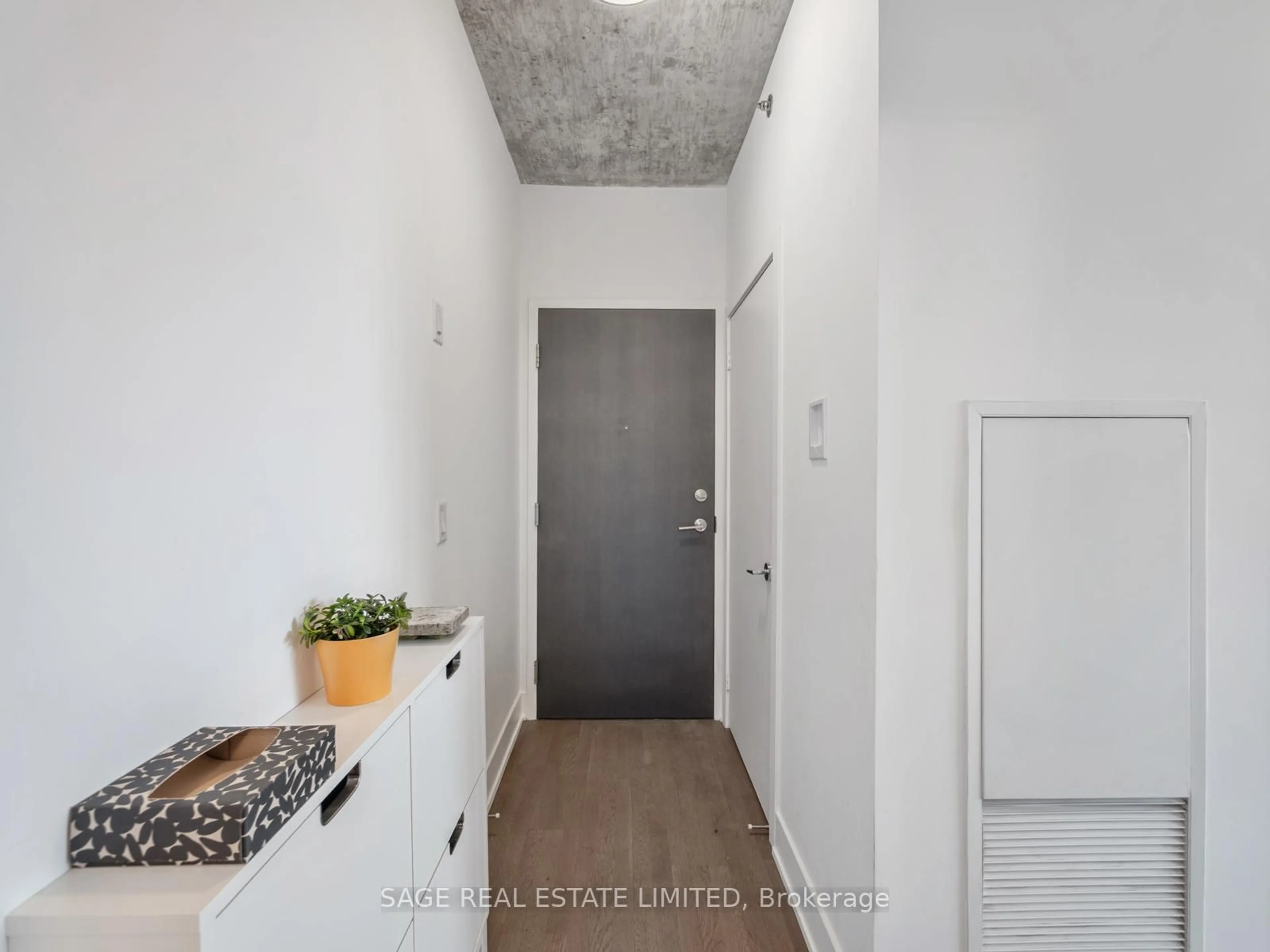 Indoor entryway for 630 Queen East St, Toronto Ontario M4M 1G3