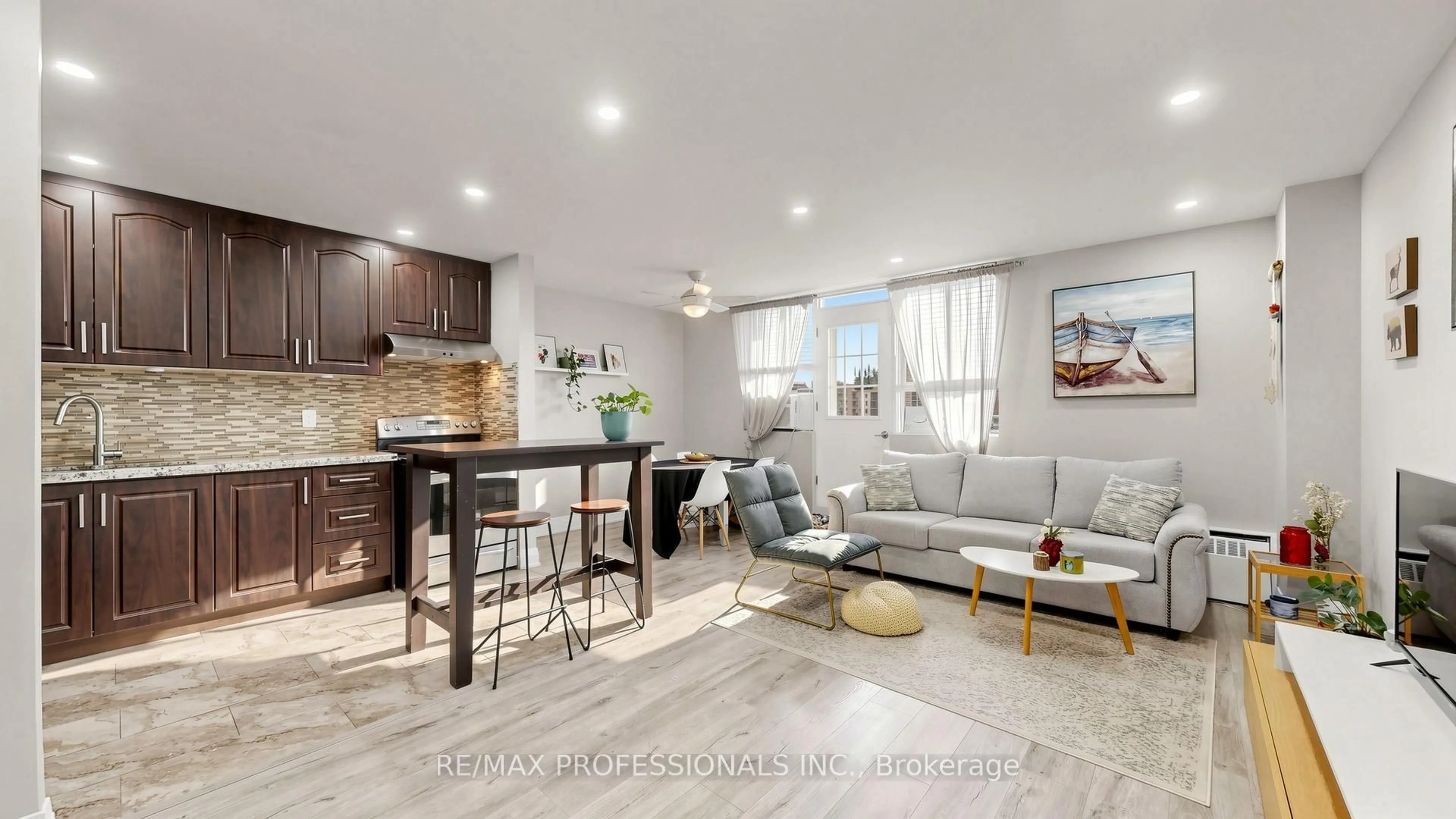 Open concept kitchen, wood/laminate floor for 100 Dundalk Dr #809, Toronto Ontario M1P 4V2