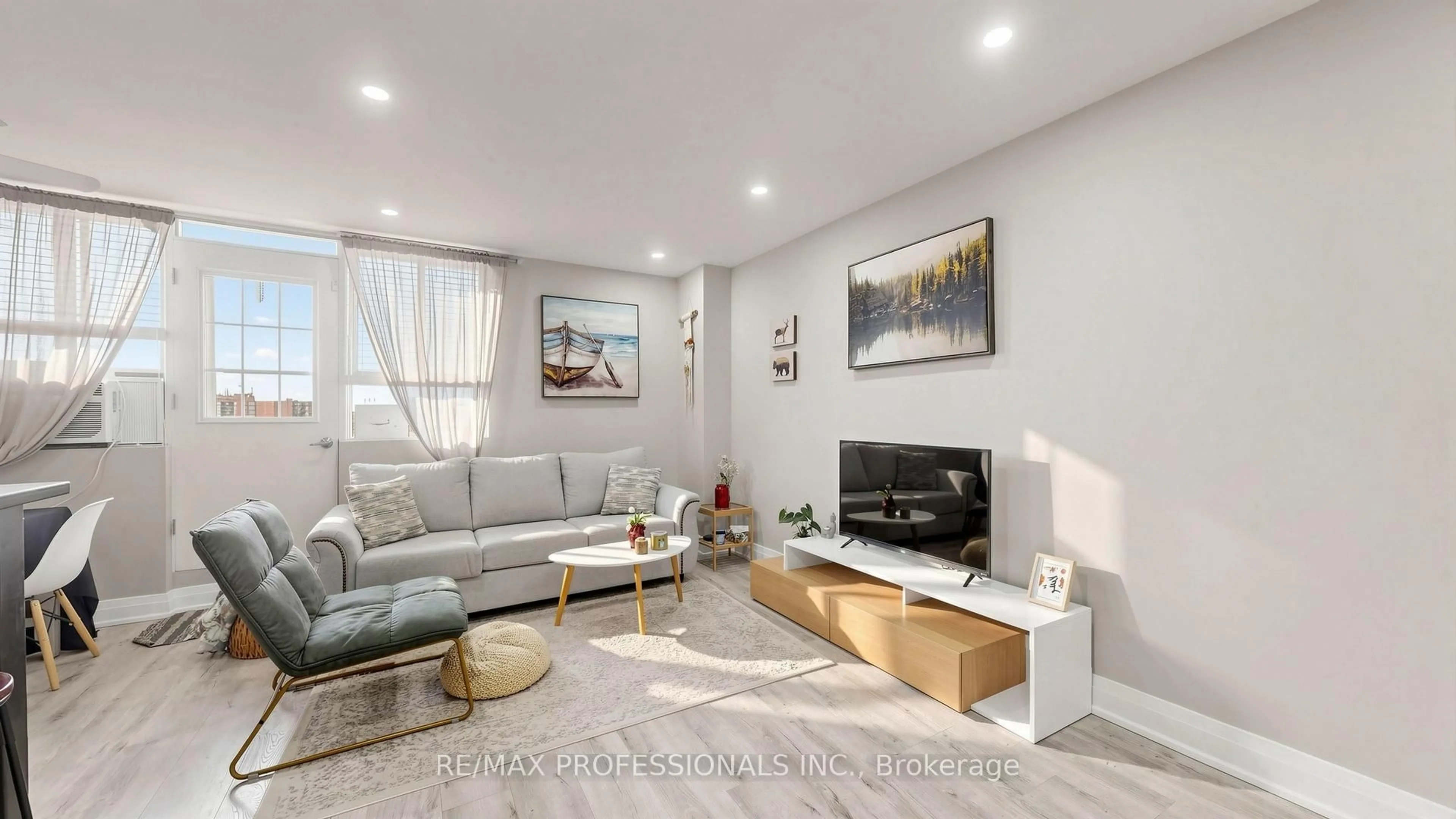 Living room with furniture, unknown for 100 Dundalk Dr #809, Toronto Ontario M1P 4V2
