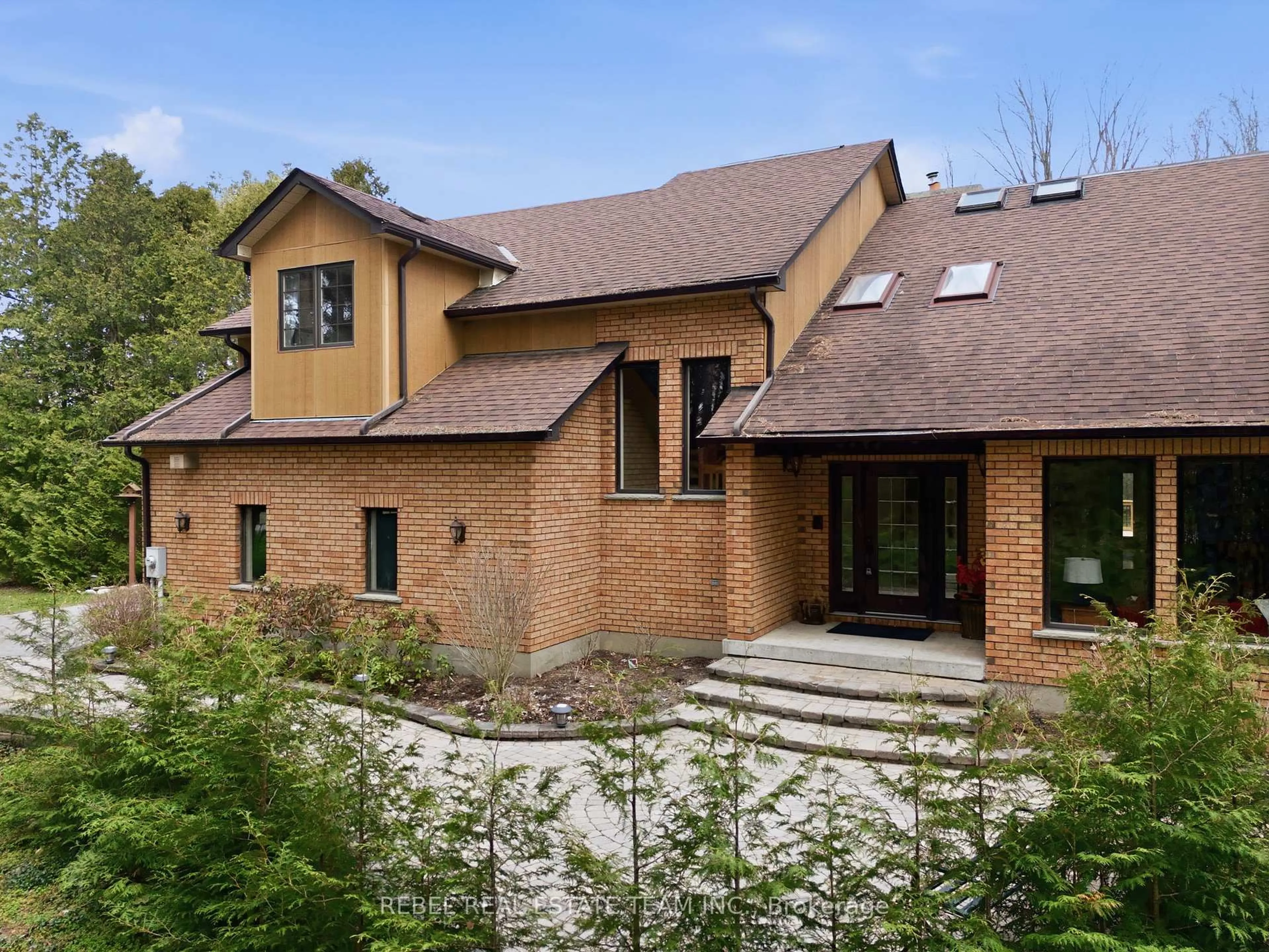 Home with brick exterior material, unknown for 21 Stone Sound, Scugog Ontario L9L 1P5