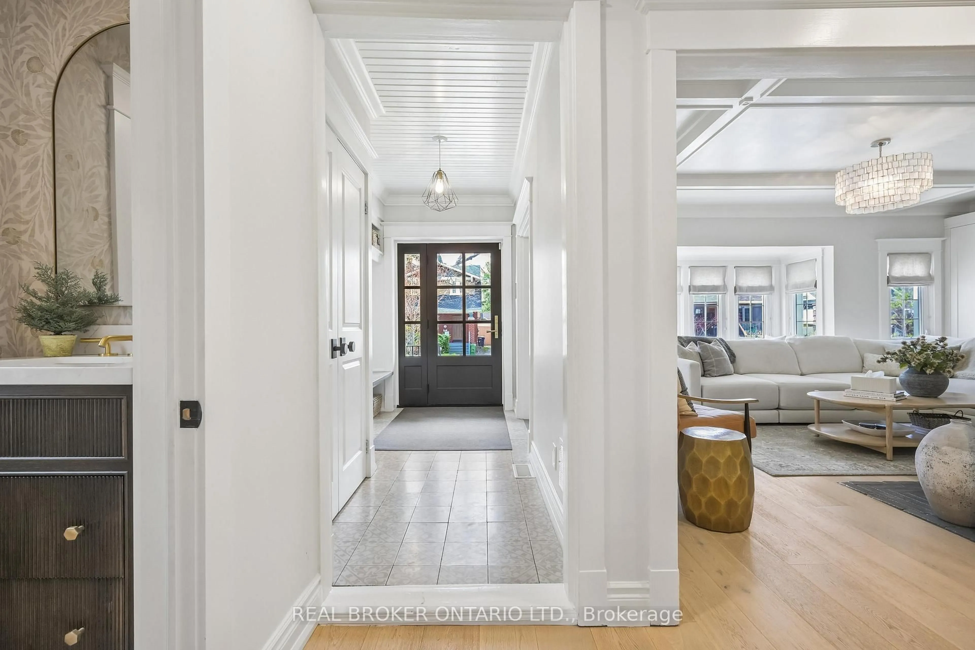 Indoor entryway for 39 Bowmore Rd, Toronto Ontario M4L 3H8