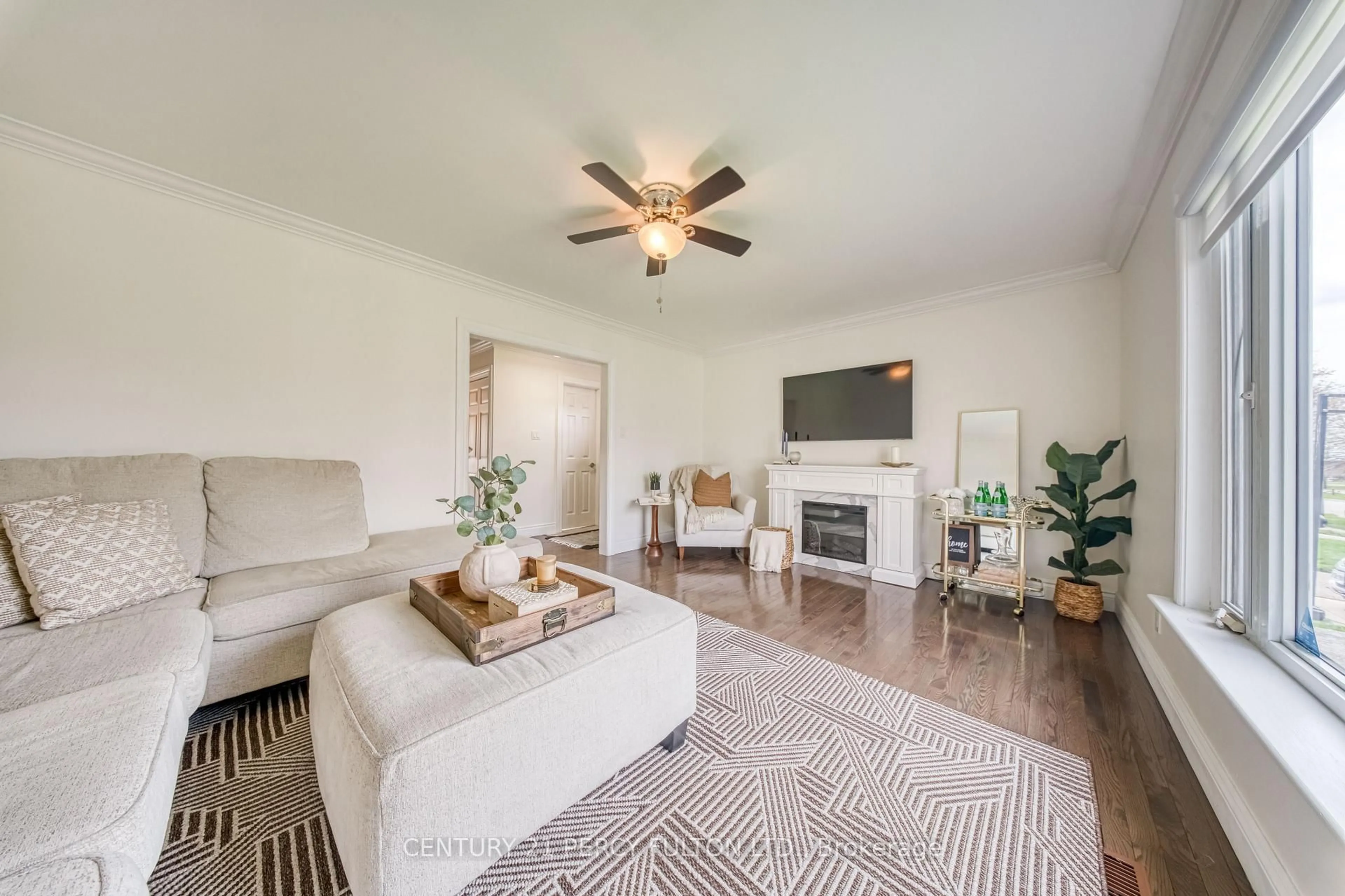 Living room with furniture, unknown for 140 Martin Rd, Clarington Ontario L1C 3N5