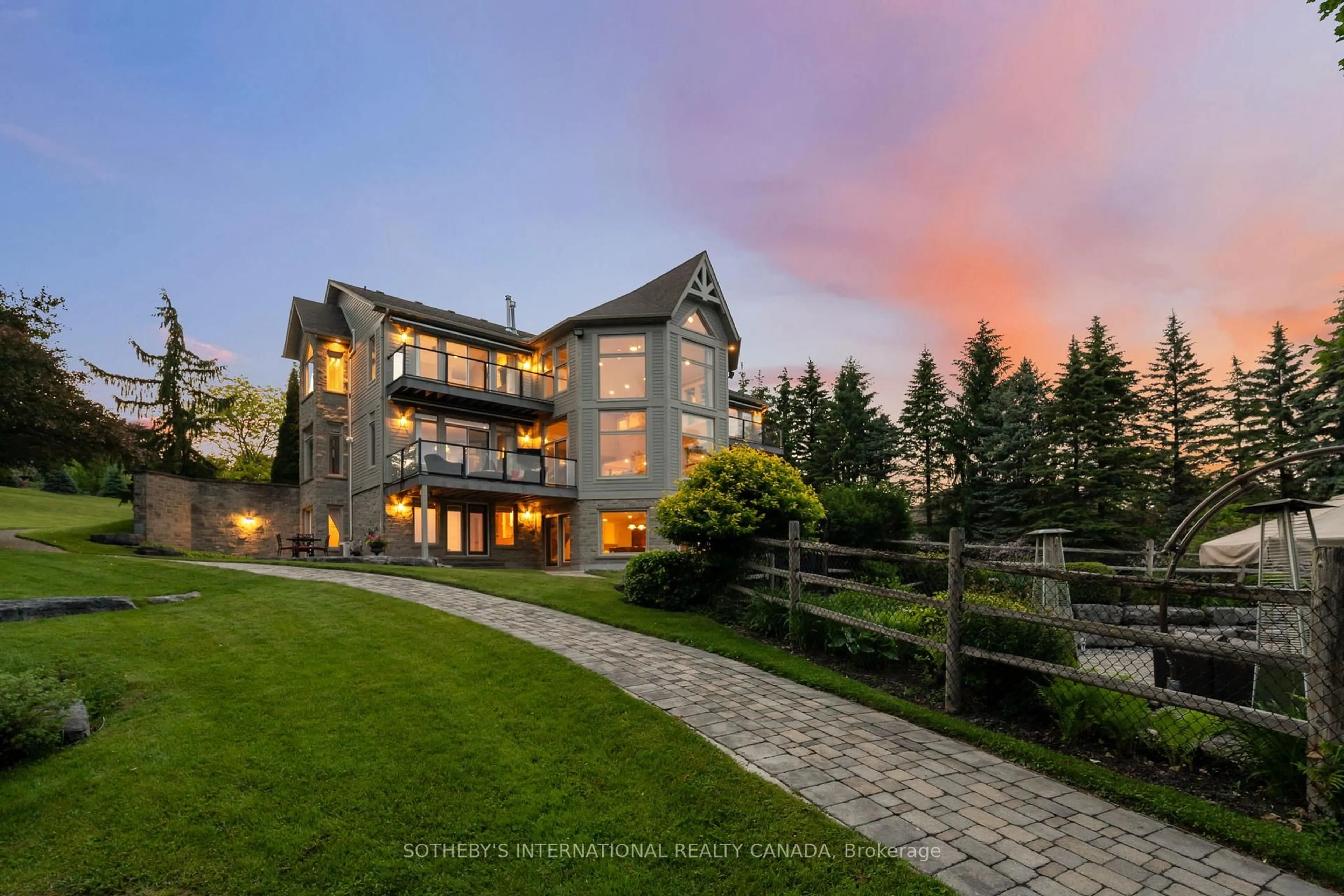 A pic from outside/outdoor area/front of a property/back of a property/a pic from drone, unknown for 12 Island View Crt, Scugog Ontario L9L 1R6