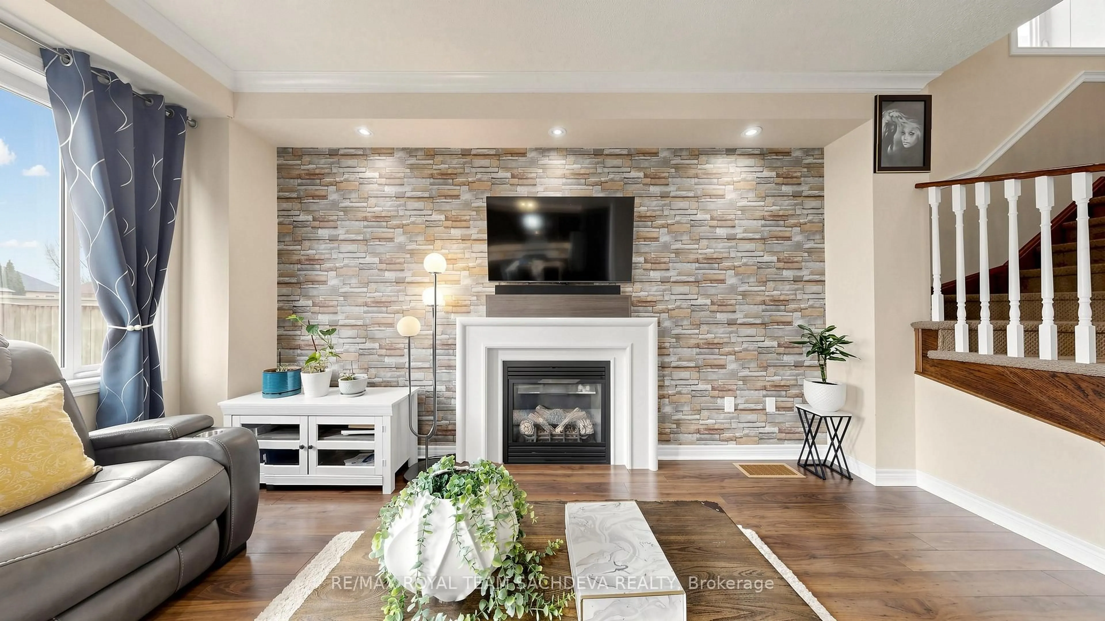 Living room with furniture, unknown for 7 Woolacott Lane, Clarington Ontario L1C 0J4