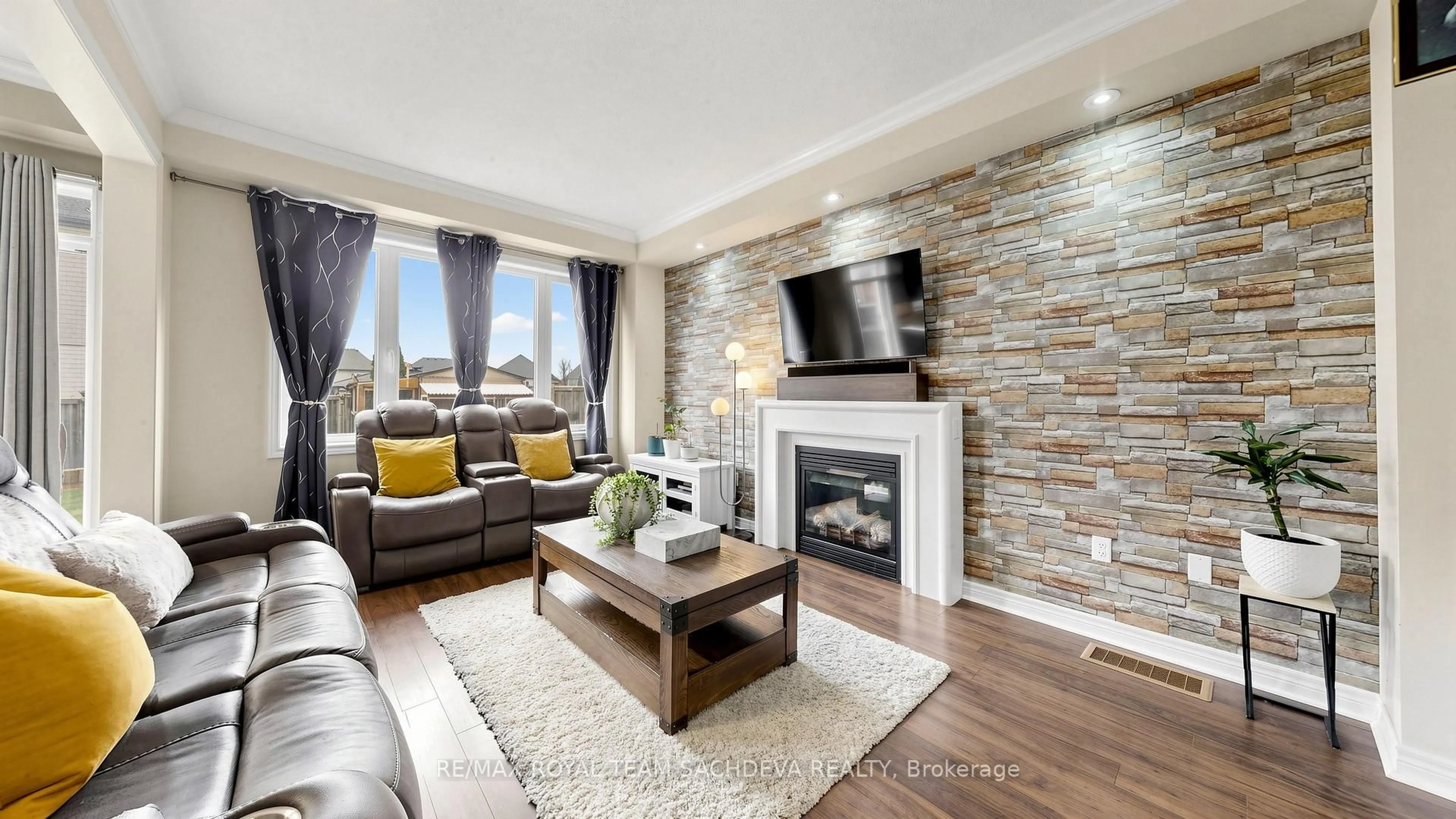 Living room with furniture, unknown for 7 Woolacott Lane, Clarington Ontario L1C 0J4