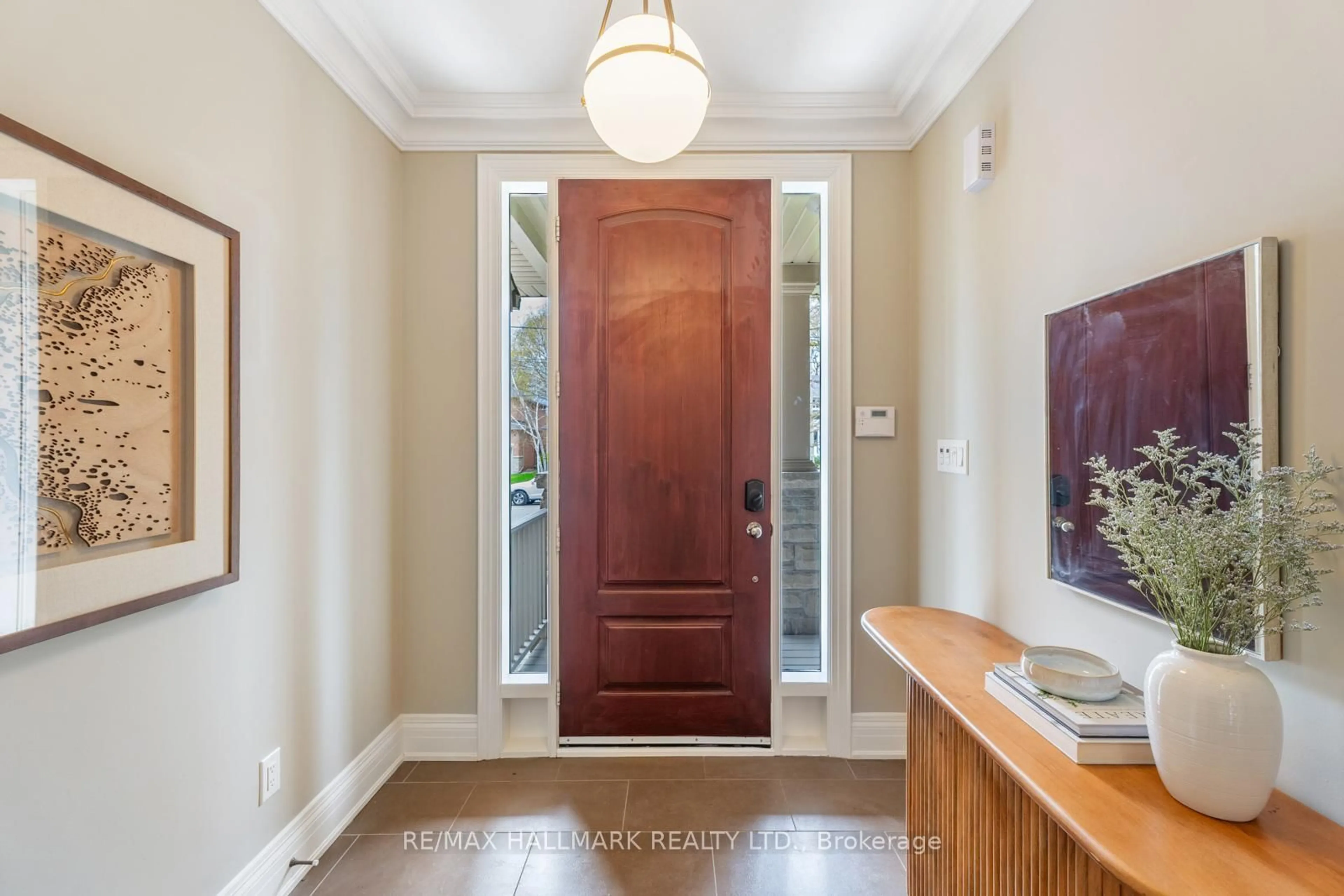 Indoor entryway for 15 Birchcliff Ave, Toronto Ontario M1N 3C5