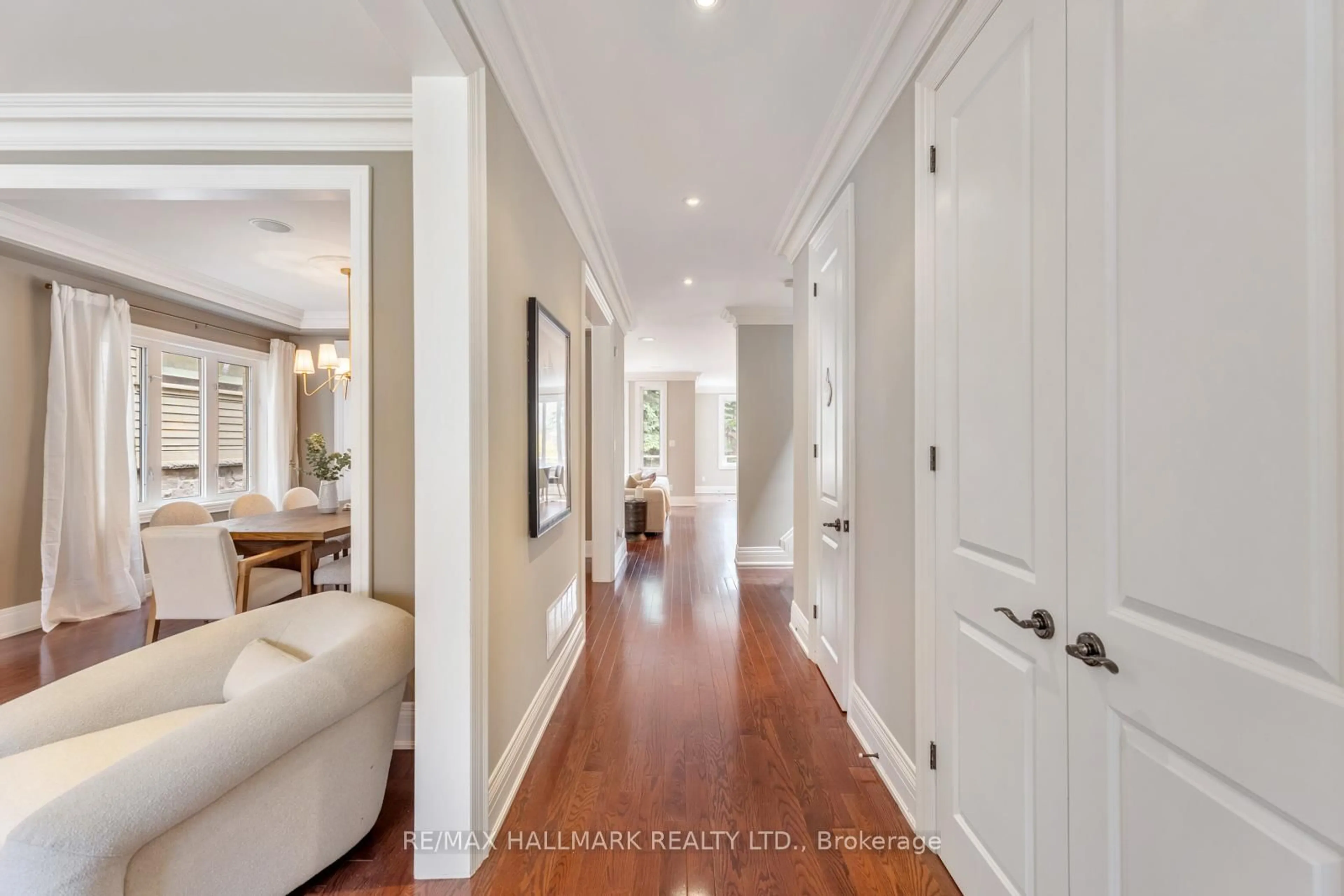 Indoor entryway for 15 Birchcliff Ave, Toronto Ontario M1N 3C5