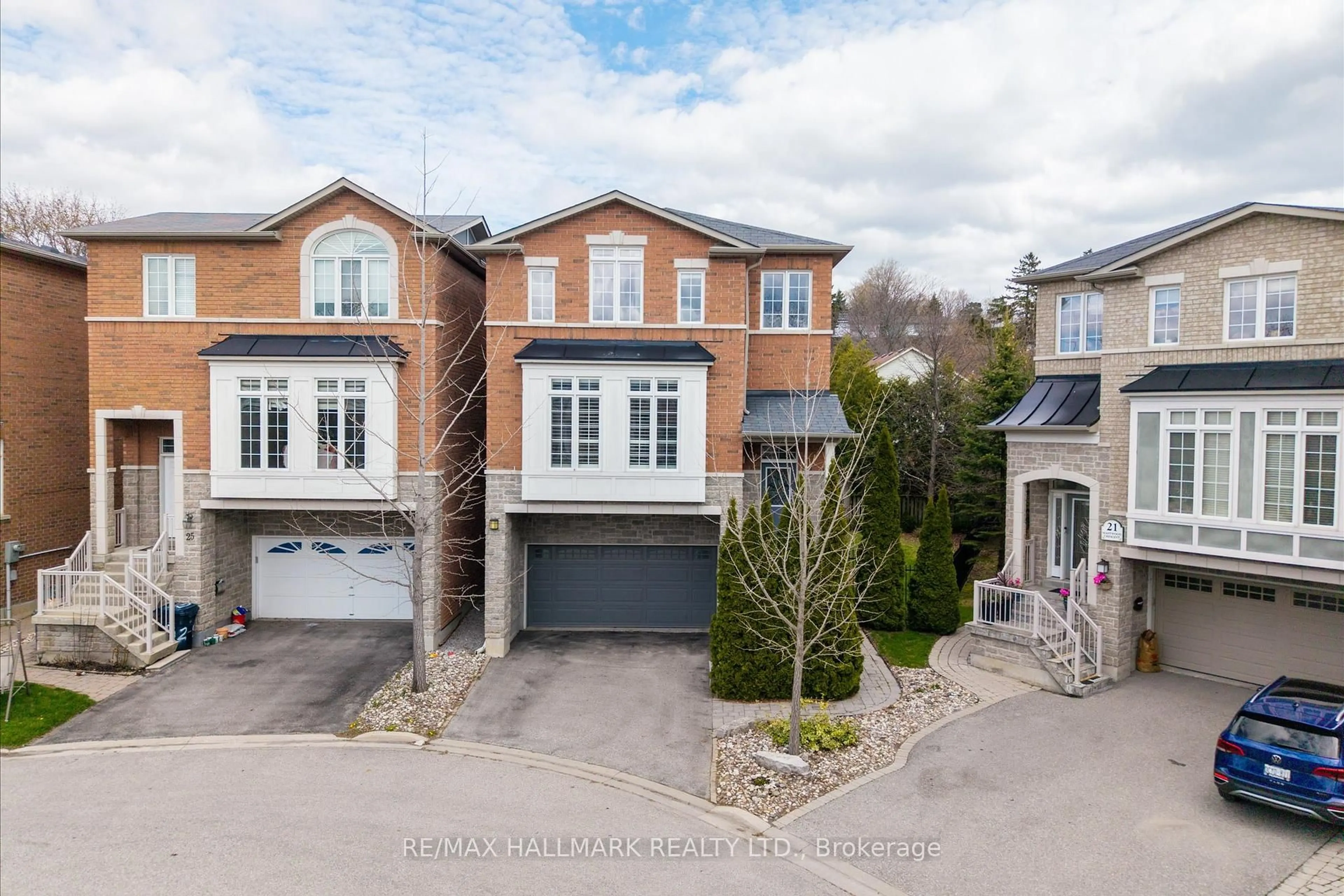 A pic from outside/outdoor area/front of a property/back of a property/a pic from drone, street for 23 Mastwood Cres, Toronto Ontario M1C 0B3