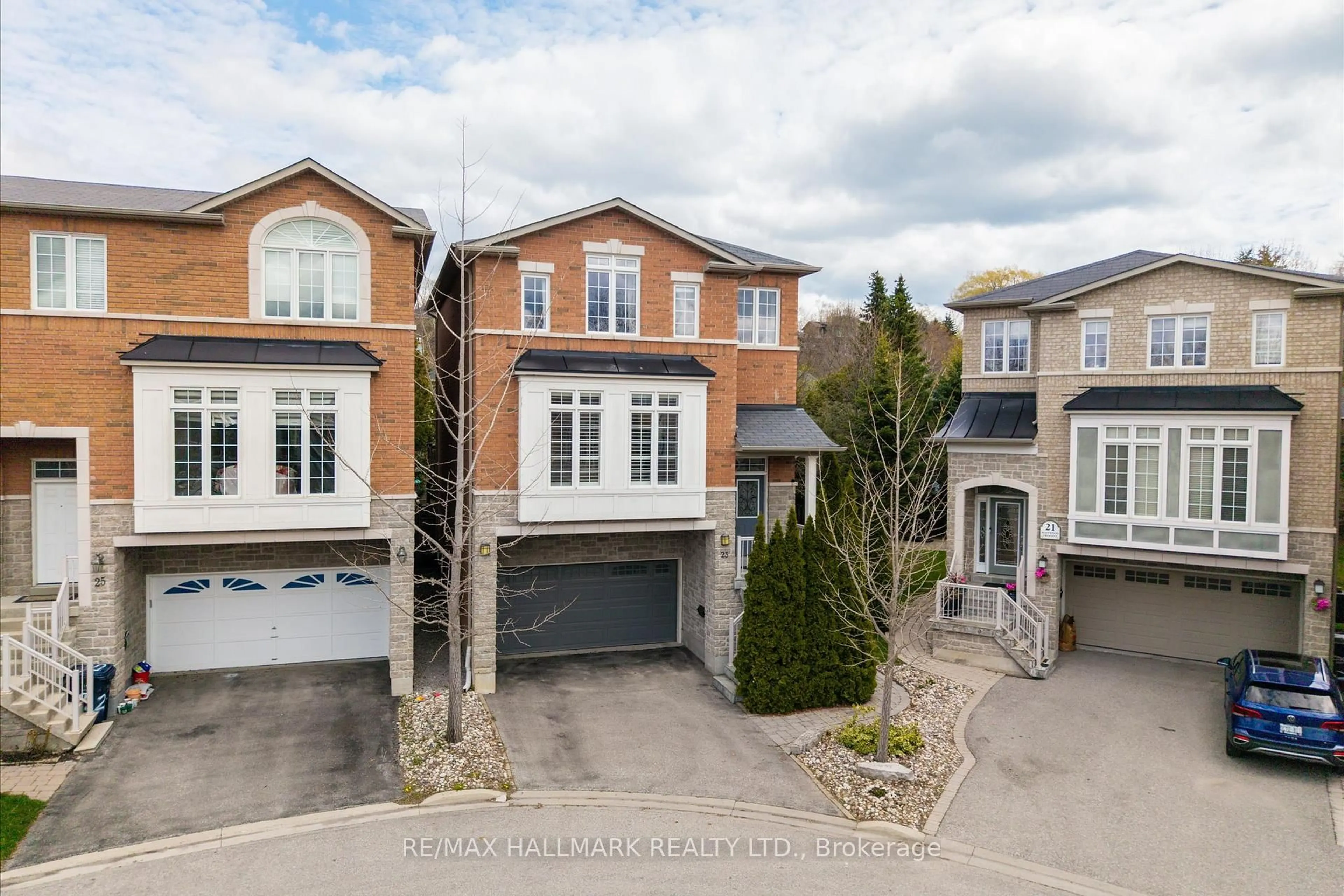 A pic from outside/outdoor area/front of a property/back of a property/a pic from drone, street for 23 Mastwood Cres, Toronto Ontario M1C 0B3