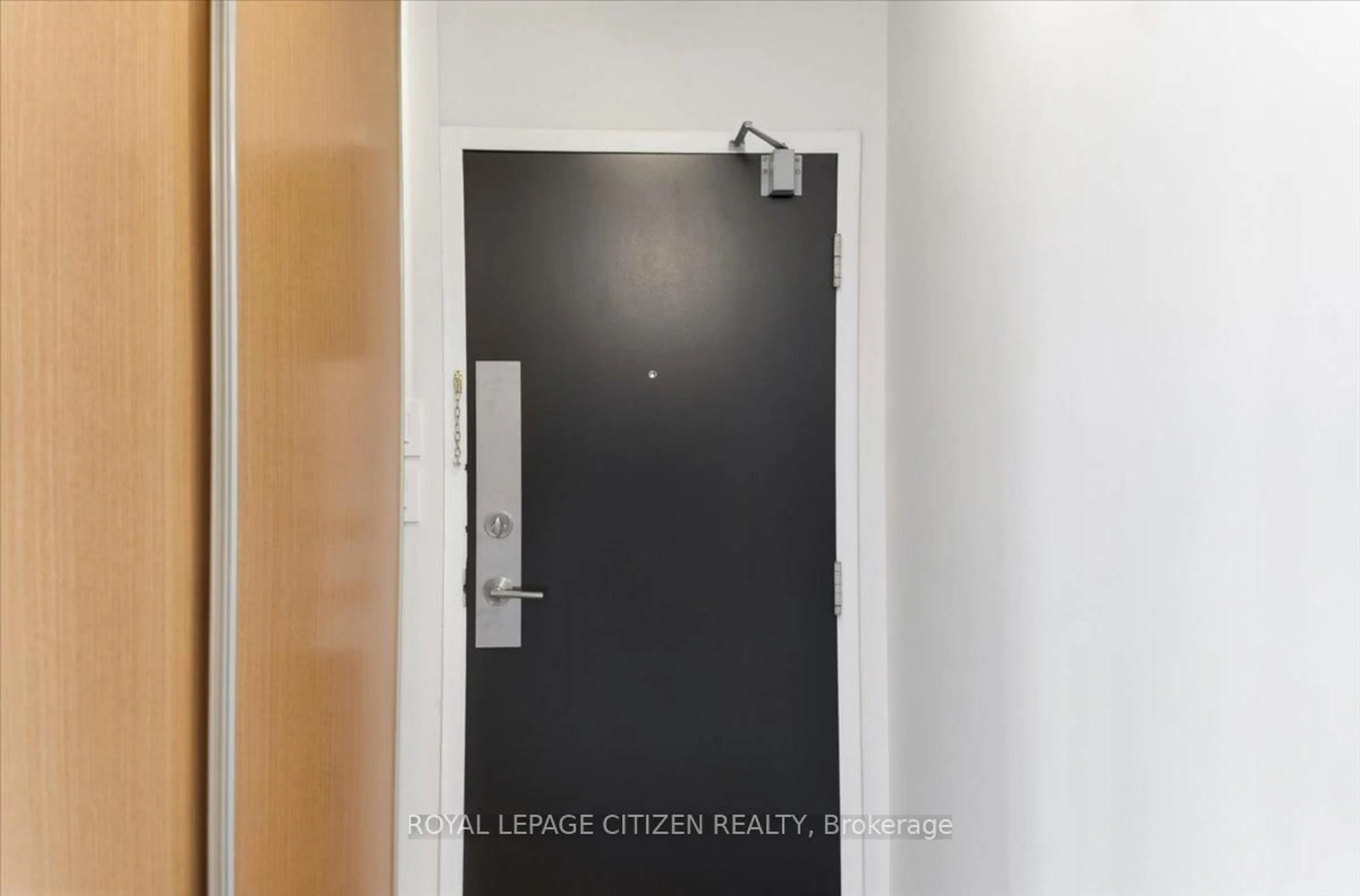 Indoor entryway for 757 Victoria Park Ave #PH03, Toronto Ontario M4C 5N8