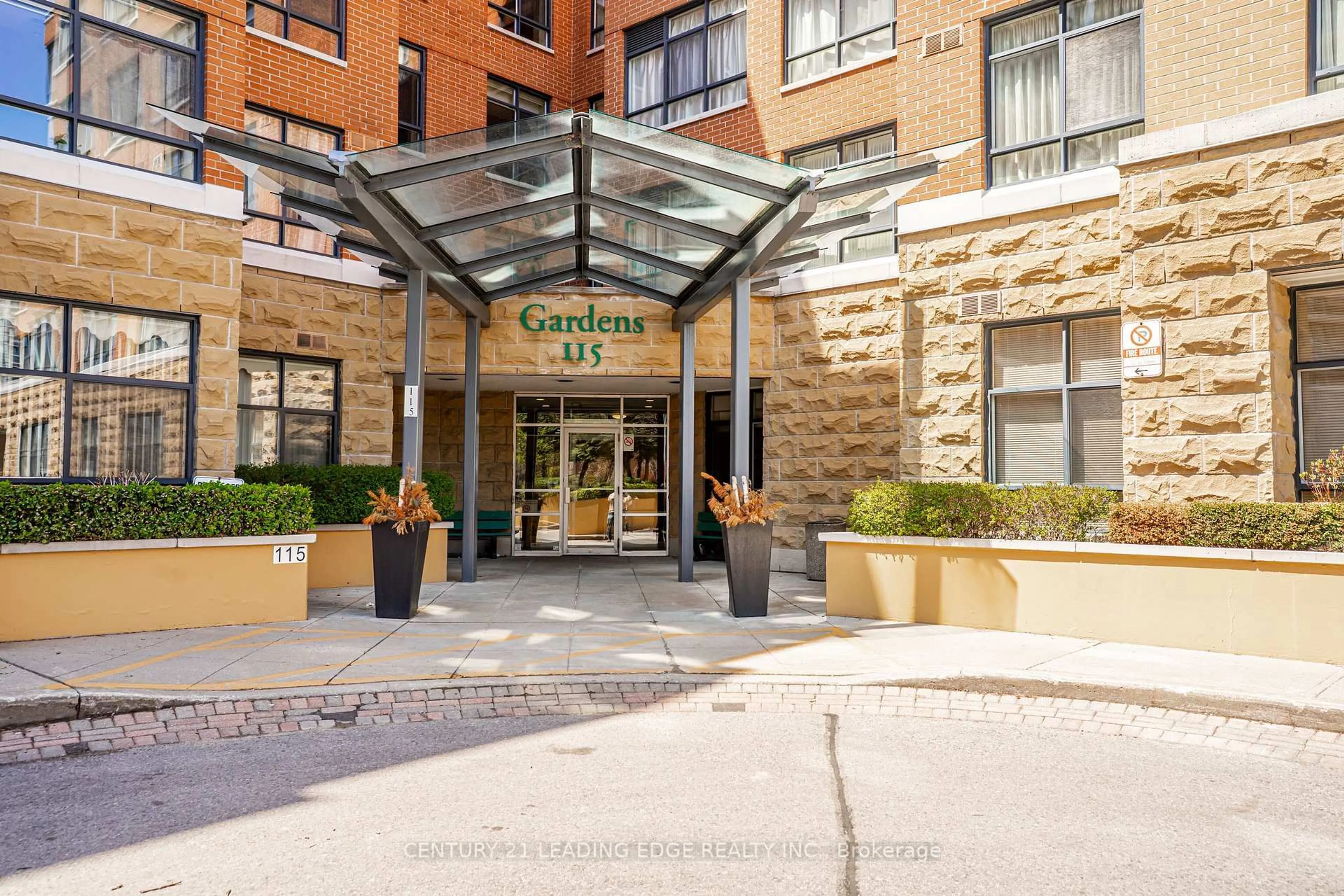 Indoor foyer for 115 Bonis Ave #210, Toronto Ontario M1T 3S4