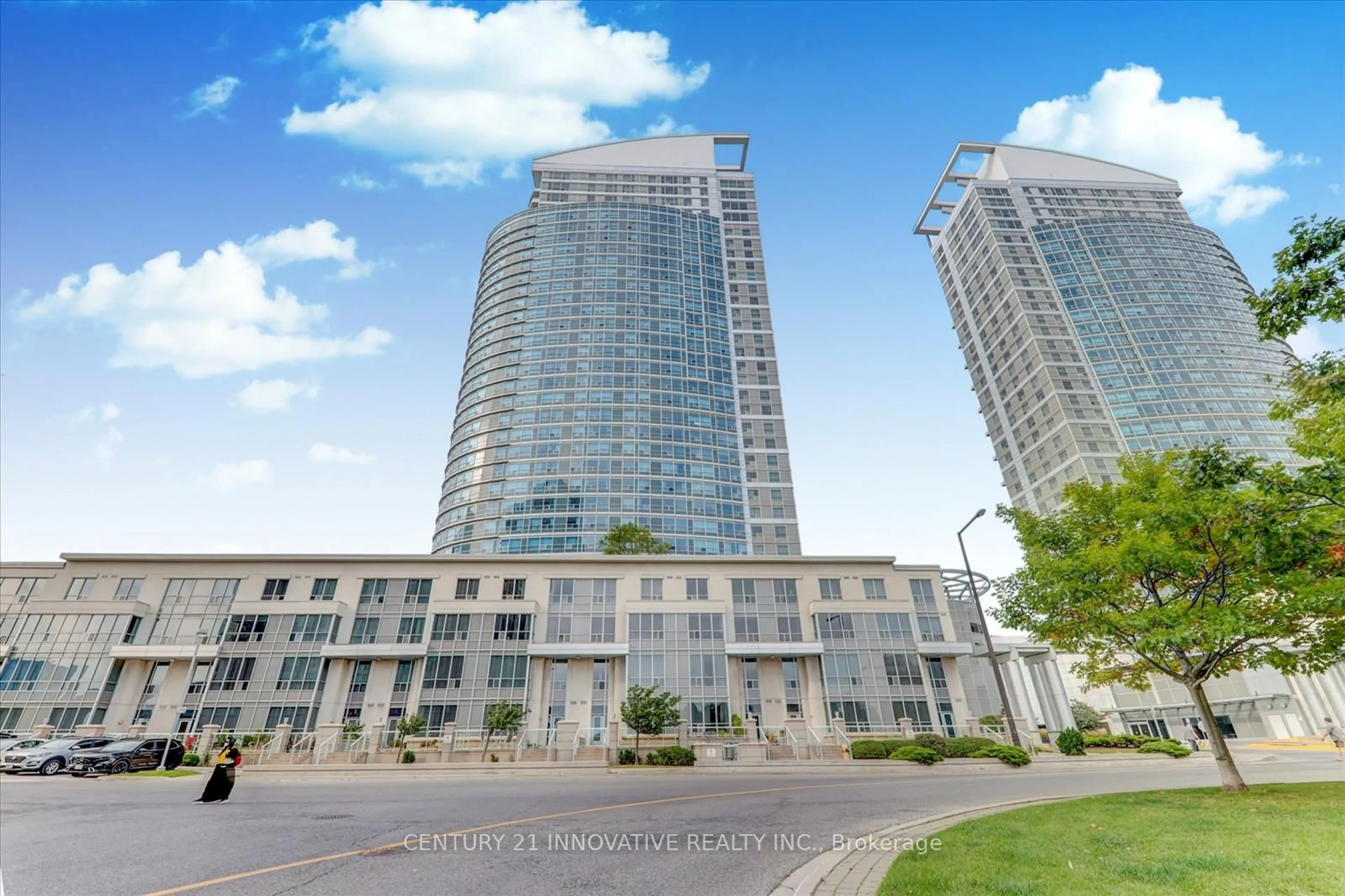 A pic from outside/outdoor area/front of a property/back of a property/a pic from drone, unknown for 36 Lee Centre Dr #Th307, Toronto Ontario M1H 3J1