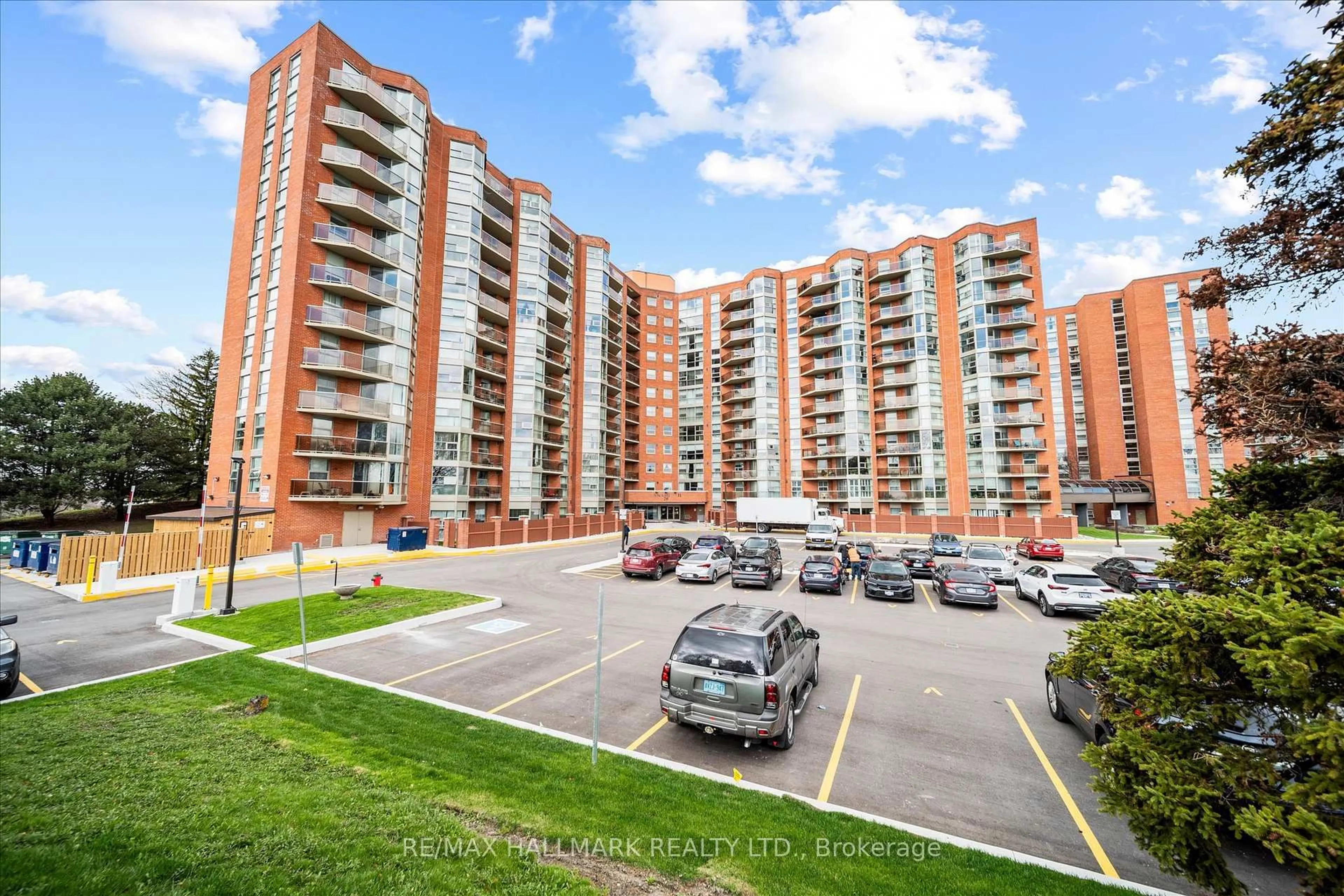 A pic from outside/outdoor area/front of a property/back of a property/a pic from drone, street for 20 Dean Park Rd #902, Toronto Ontario M1B 3G9