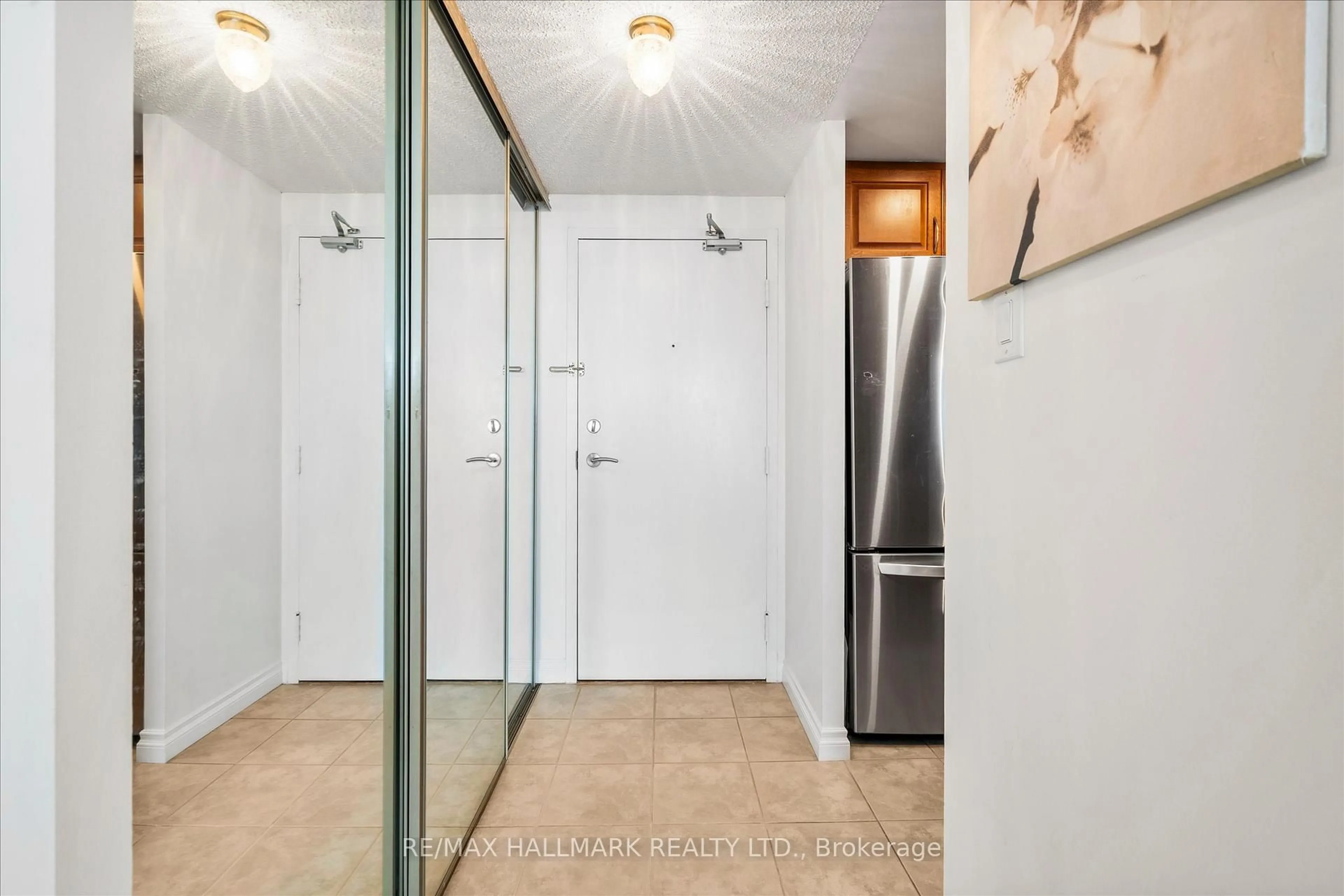 Indoor entryway for 20 Dean Park Rd #902, Toronto Ontario M1B 3G9