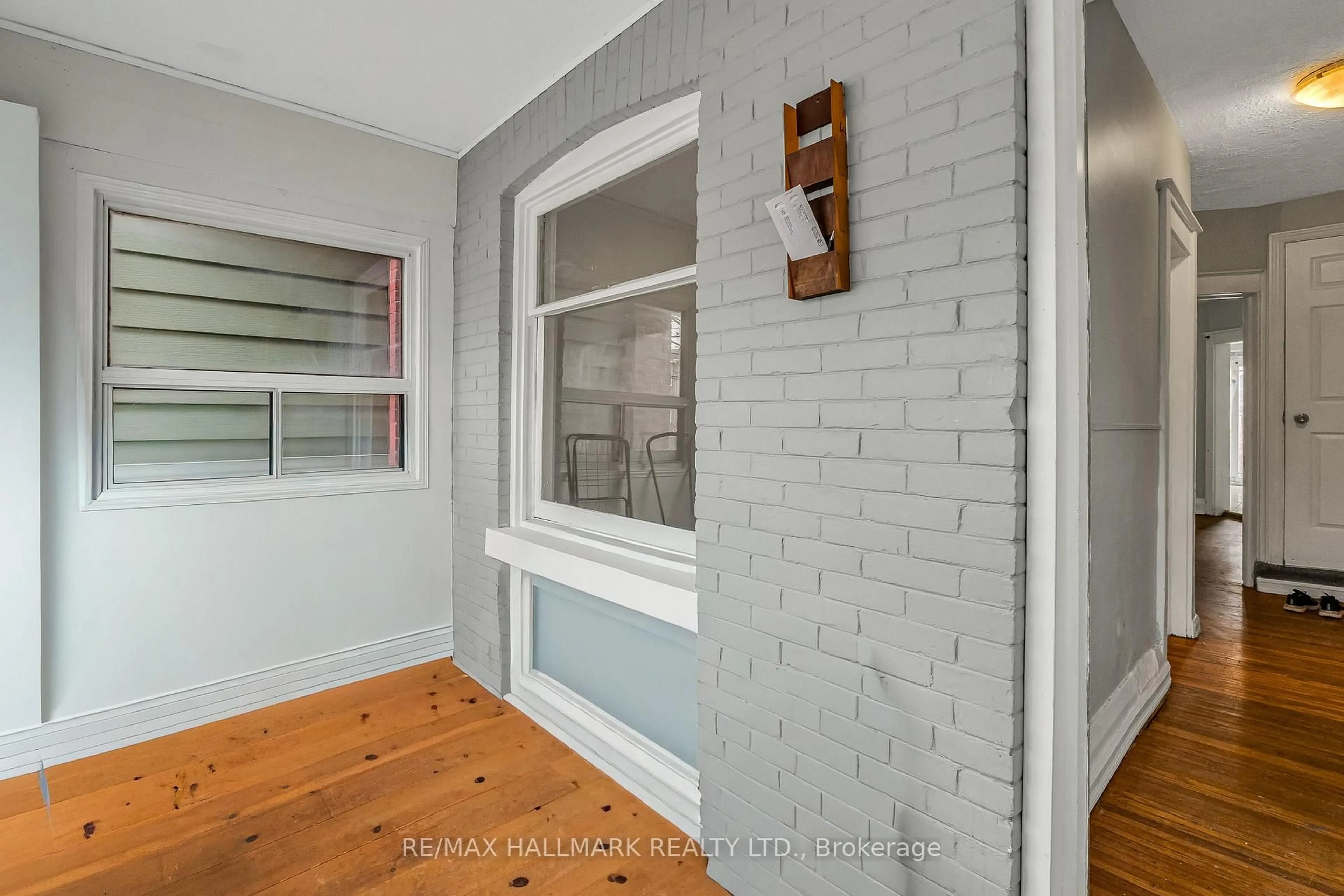 Indoor entryway for 20 Kelvin Ave, Toronto Ontario M4C 5C8