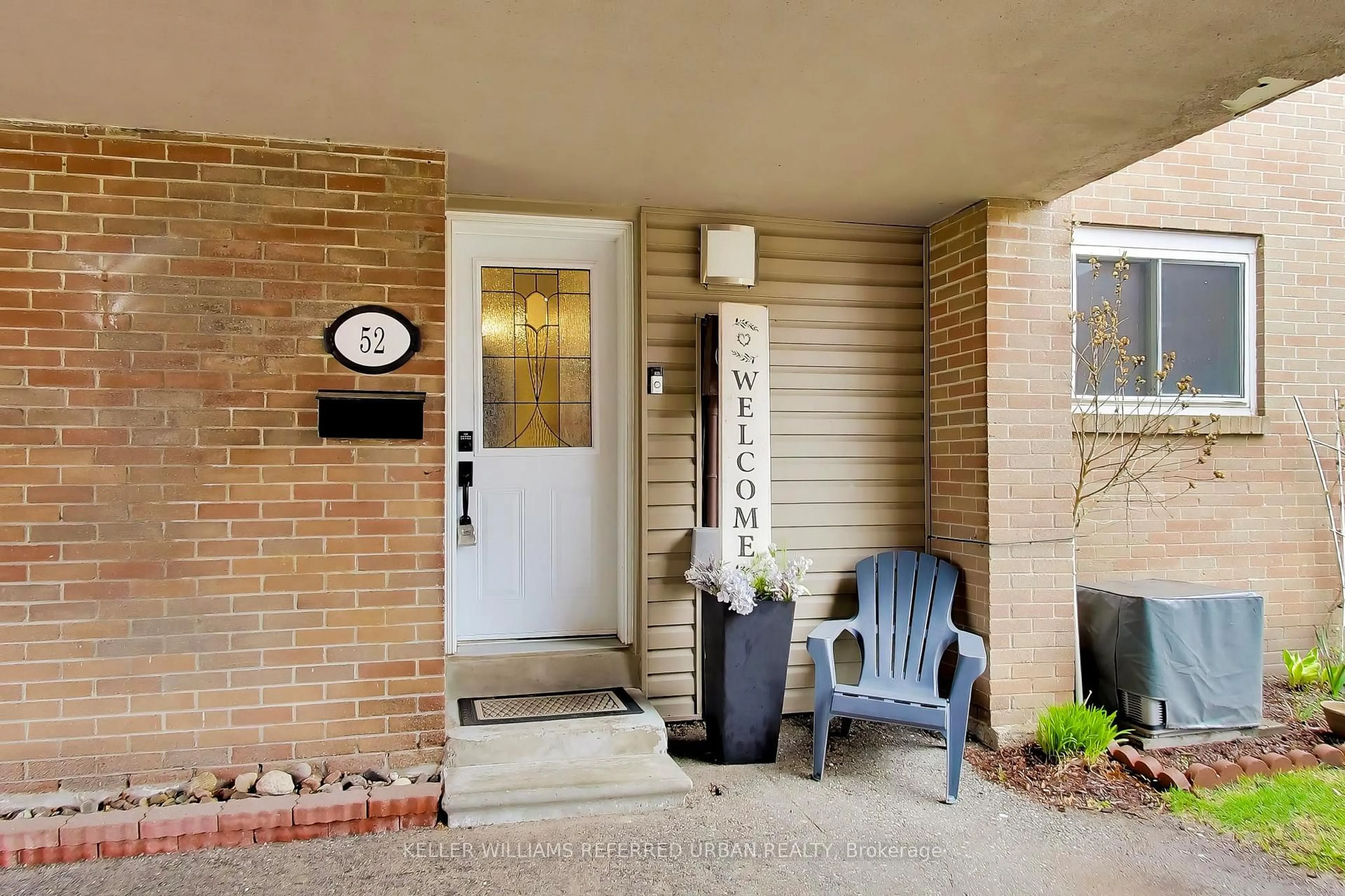 Indoor entryway for 1235 Radom St #52, Pickering Ontario L1W 1J3