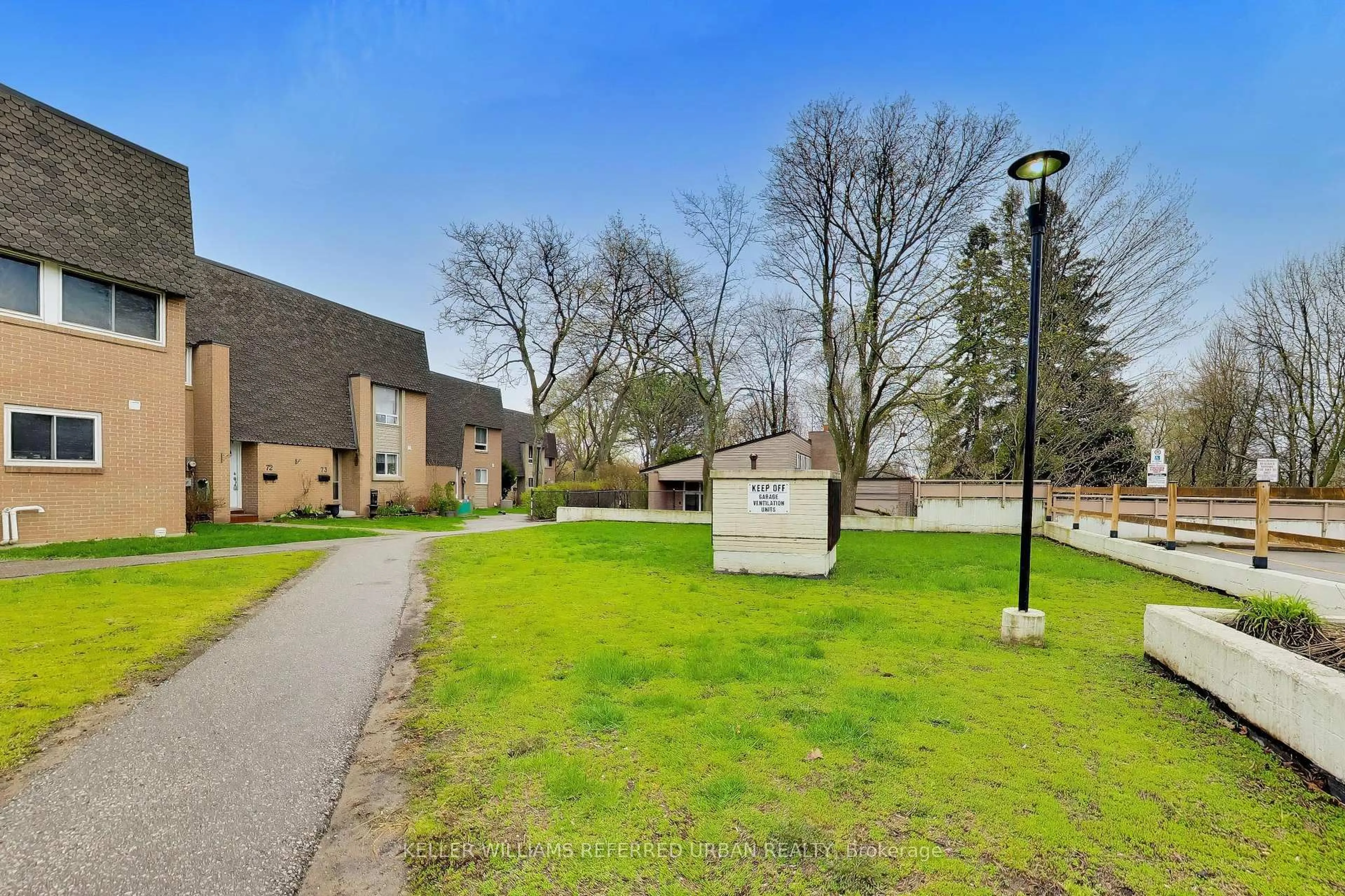 Unknown for 1235 Radom St #52, Pickering Ontario L1W 1J3