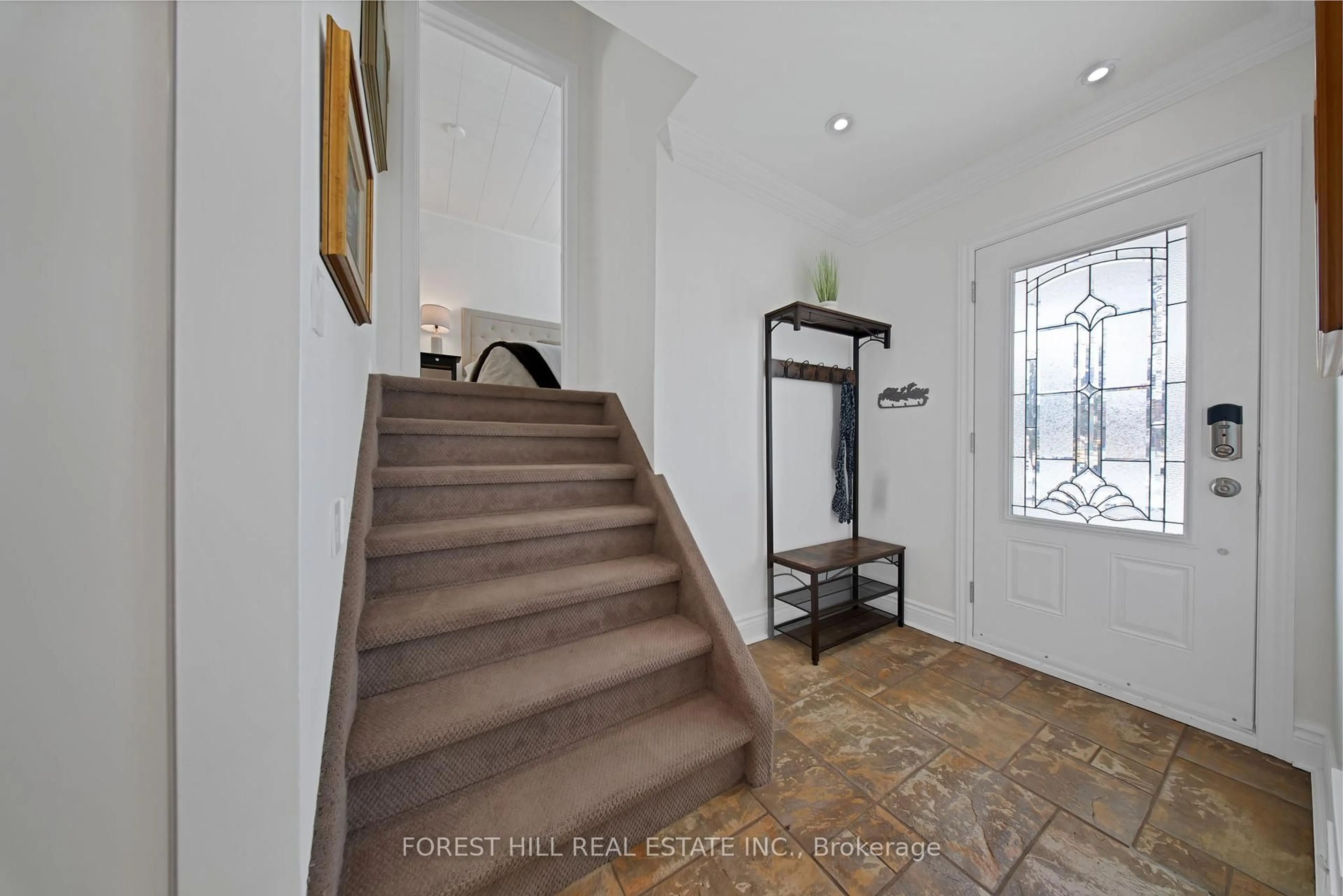 Indoor entryway for 34 Edge Park Ave, Toronto Ontario M1L 2E6