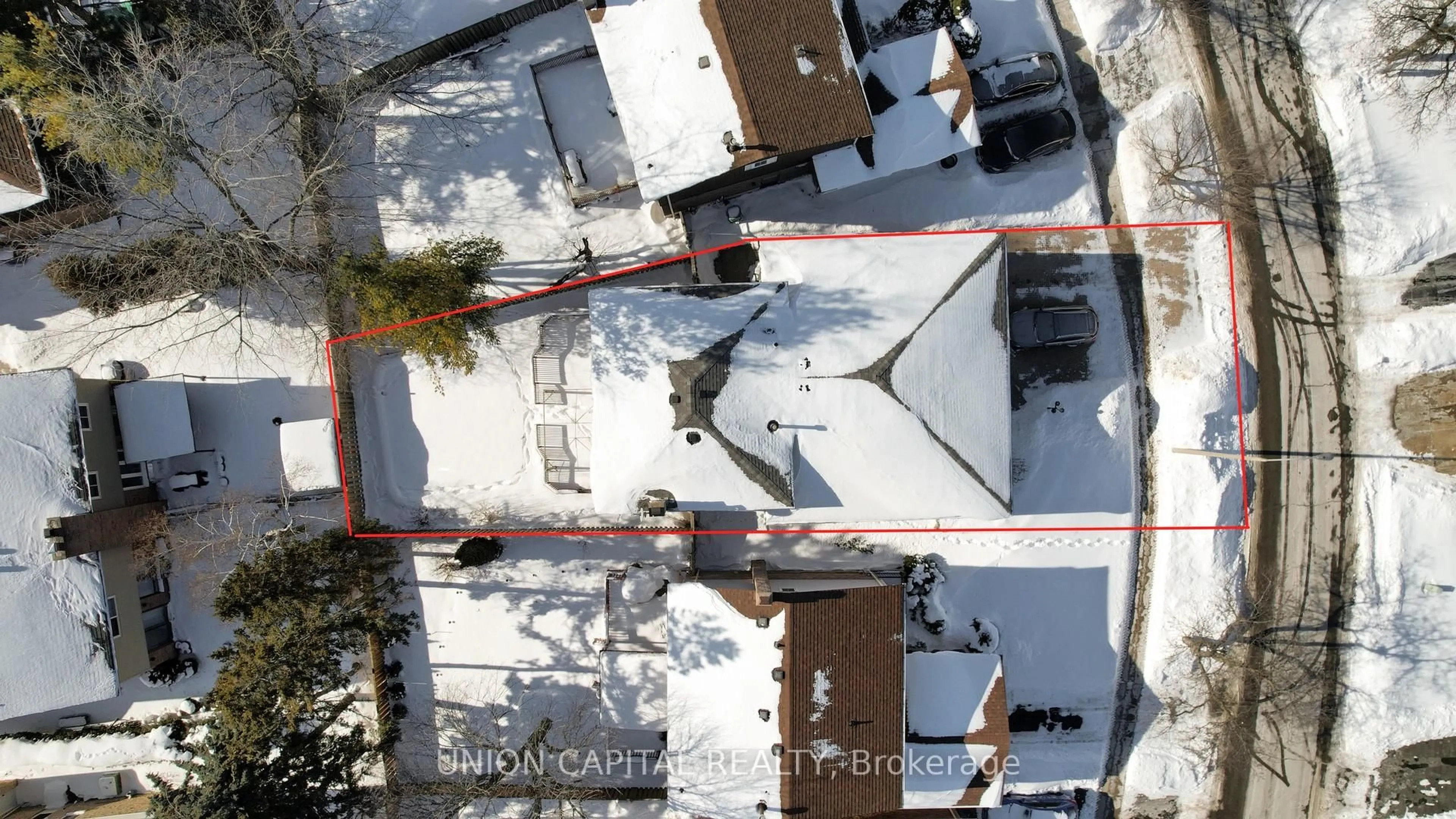 A pic from outside/outdoor area/front of a property/back of a property/a pic from drone, street for 43 Fireside Dr, Toronto Ontario M1B 2C9