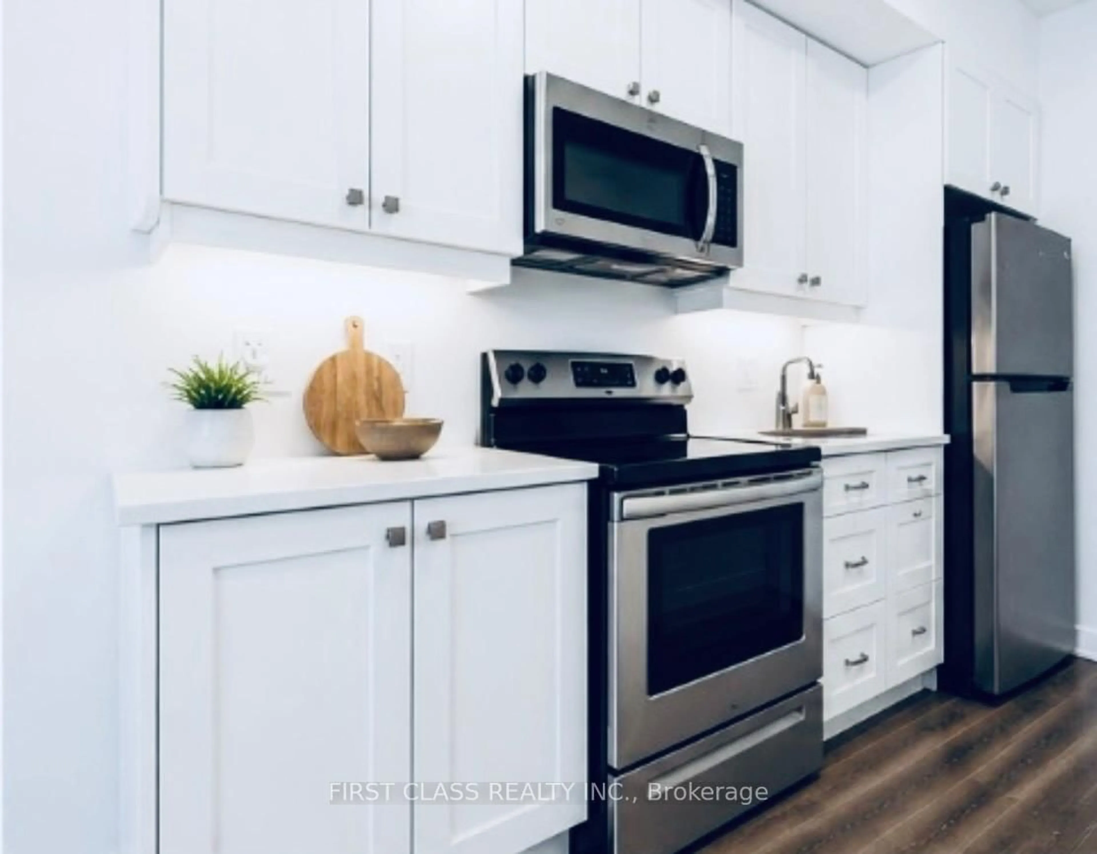 Open concept kitchen, unknown for 50 Lakebreeze Dr #330, Clarington Ontario L1B 0V9