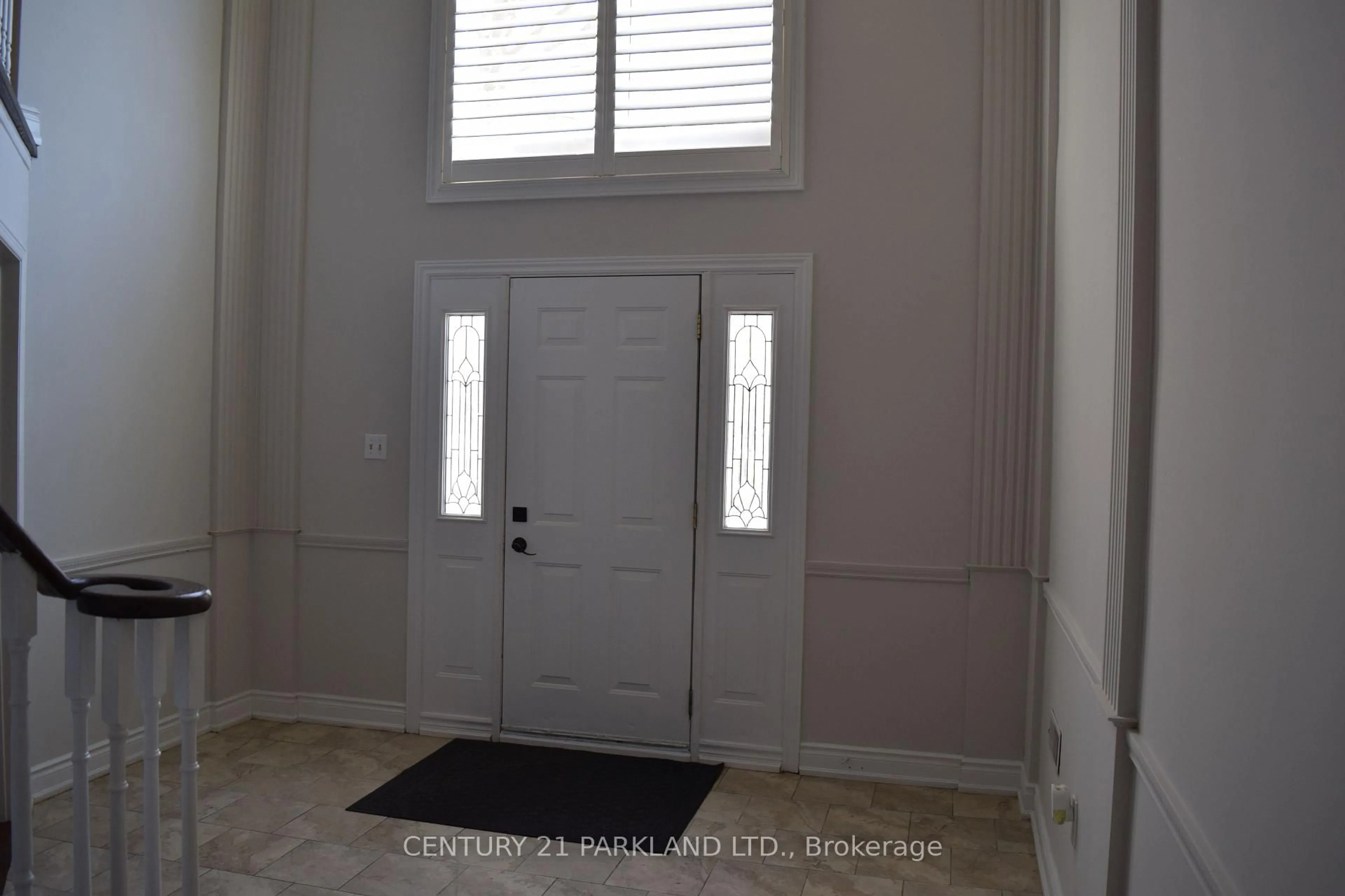Indoor entryway for 797 Lochness Cres, Oshawa Ontario L1J 7R2