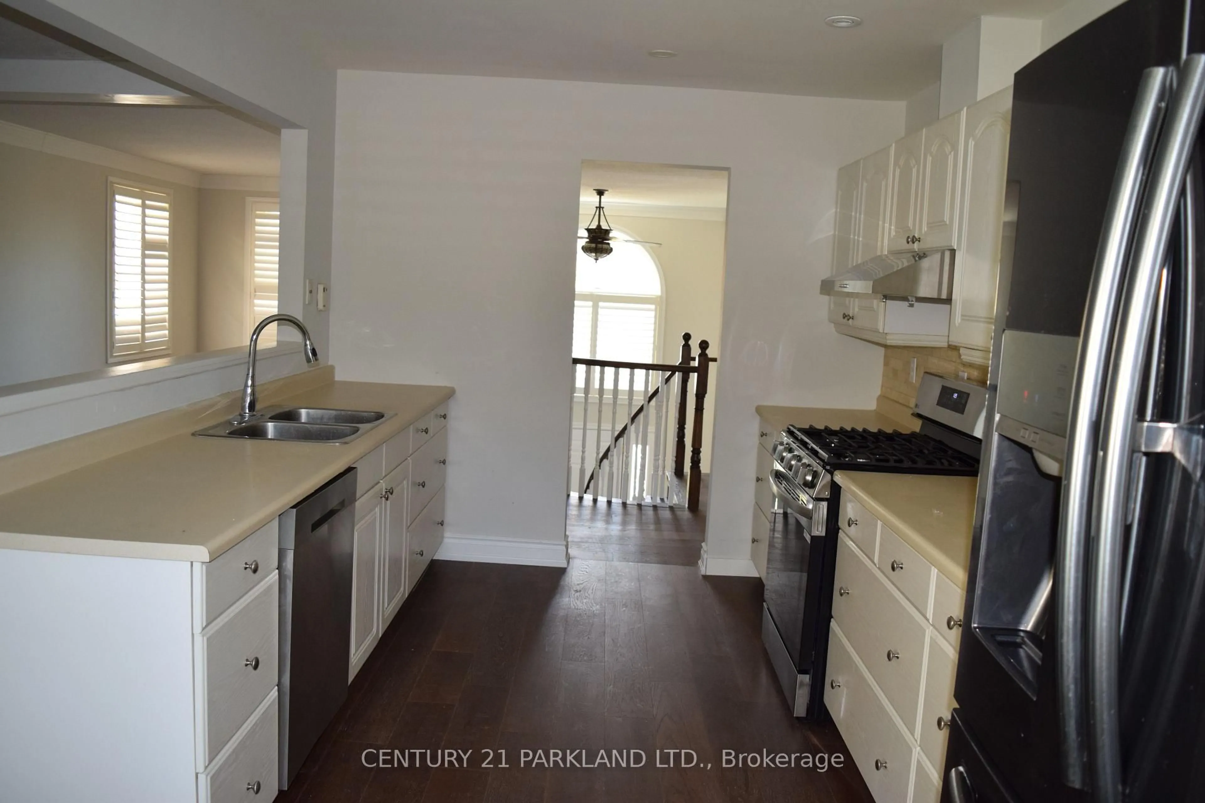 Open concept kitchen, ceramic/tile floor for 797 Lochness Cres, Oshawa Ontario L1J 7R2