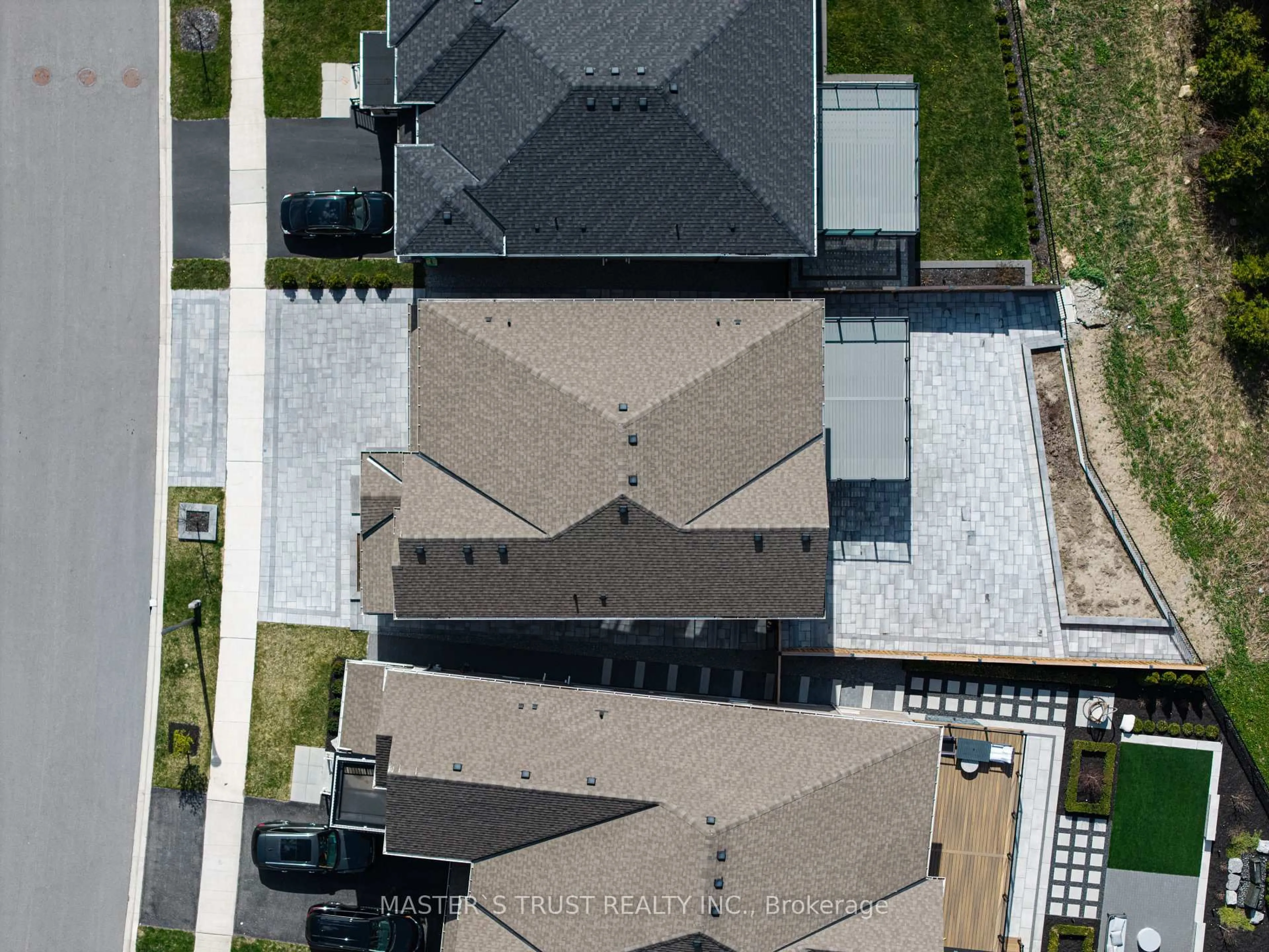 A pic from outside/outdoor area/front of a property/back of a property/a pic from drone, unknown for 2497 Florentine Pl, Pickering Ontario L1X 0H2