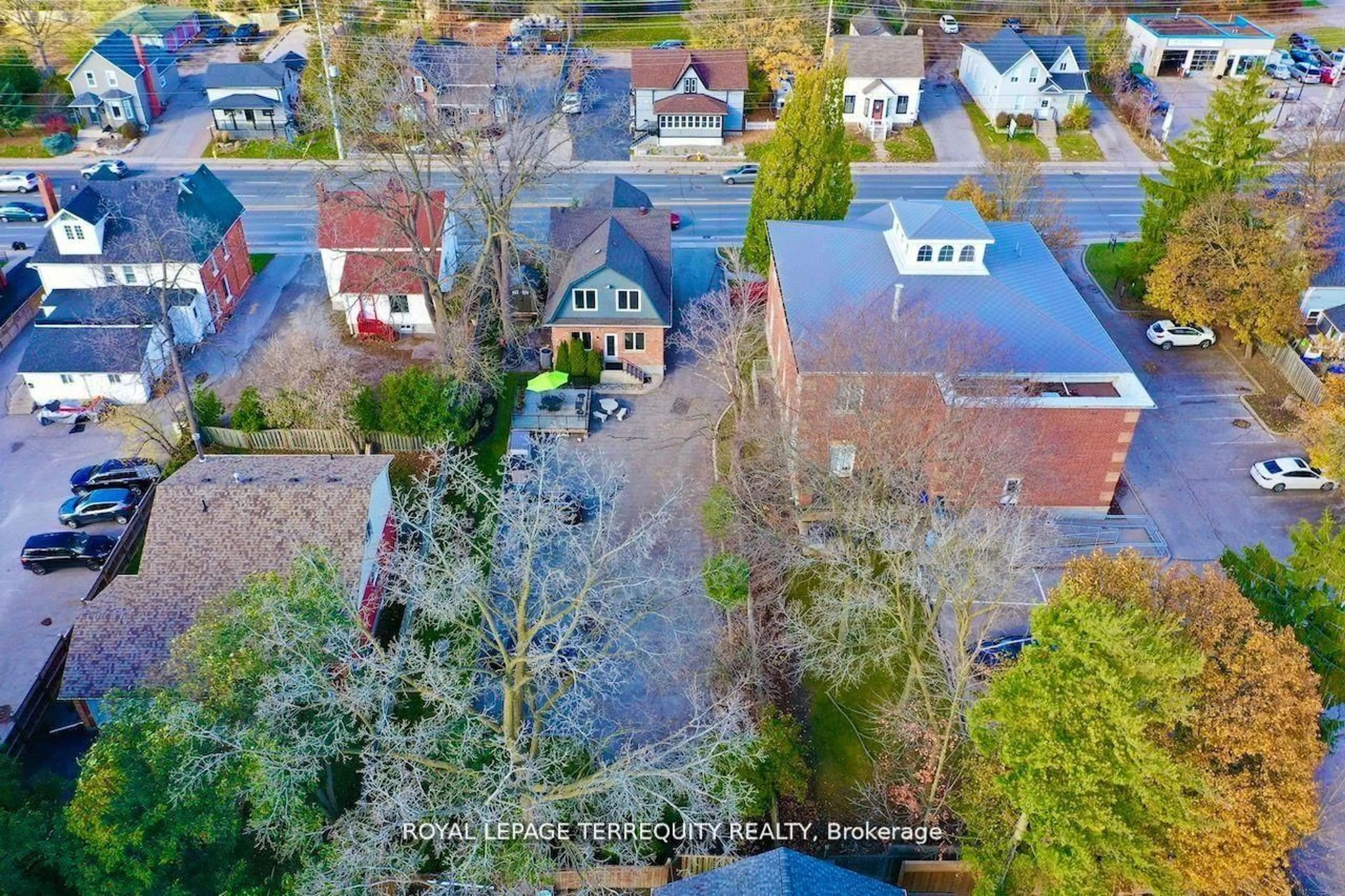 A pic from outside/outdoor area/front of a property/back of a property/a pic from drone, street for 567 Kingston Rd, Ajax Ontario L1S 6M1