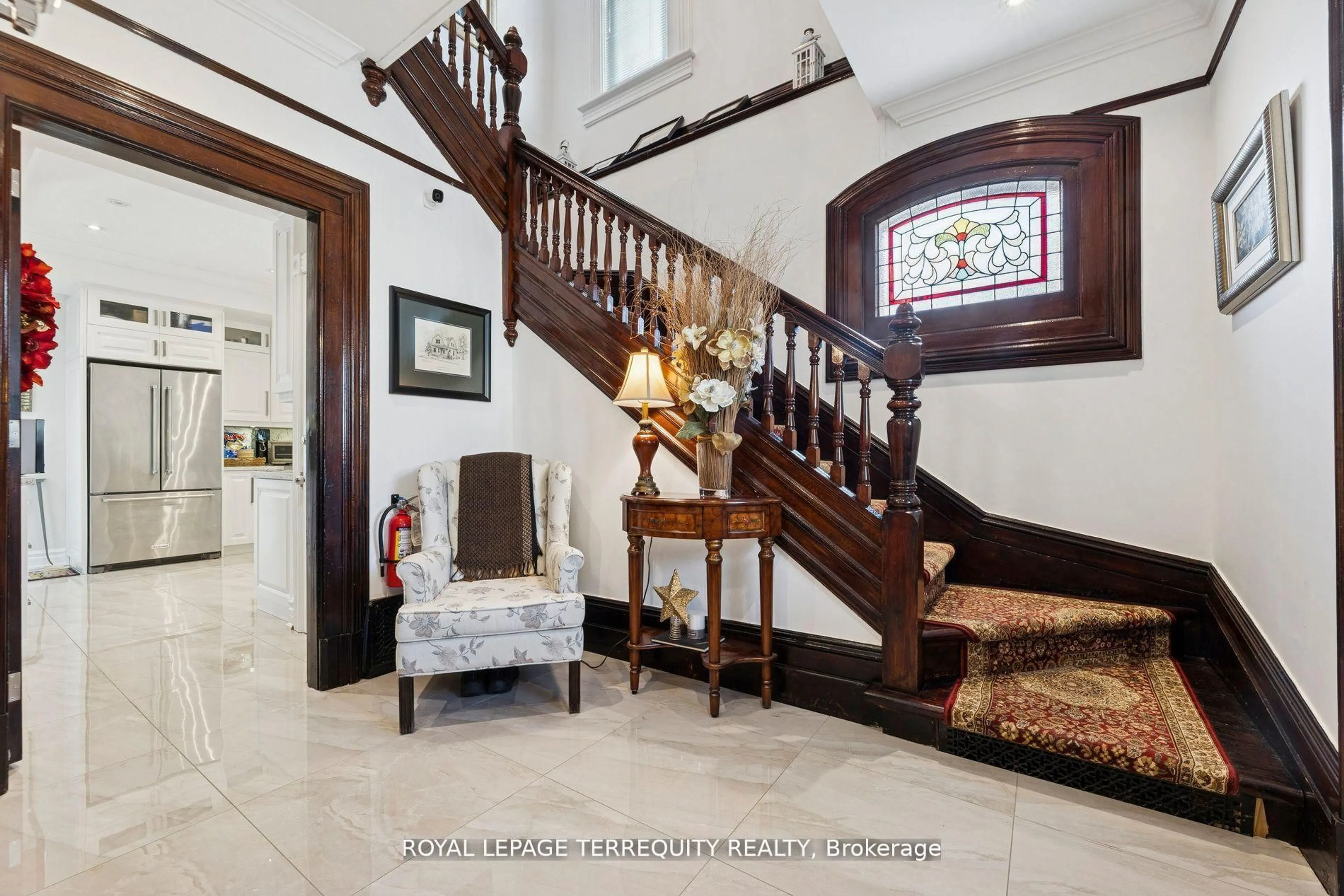 Indoor foyer for 567 Kingston Rd, Ajax Ontario L1S 6M1