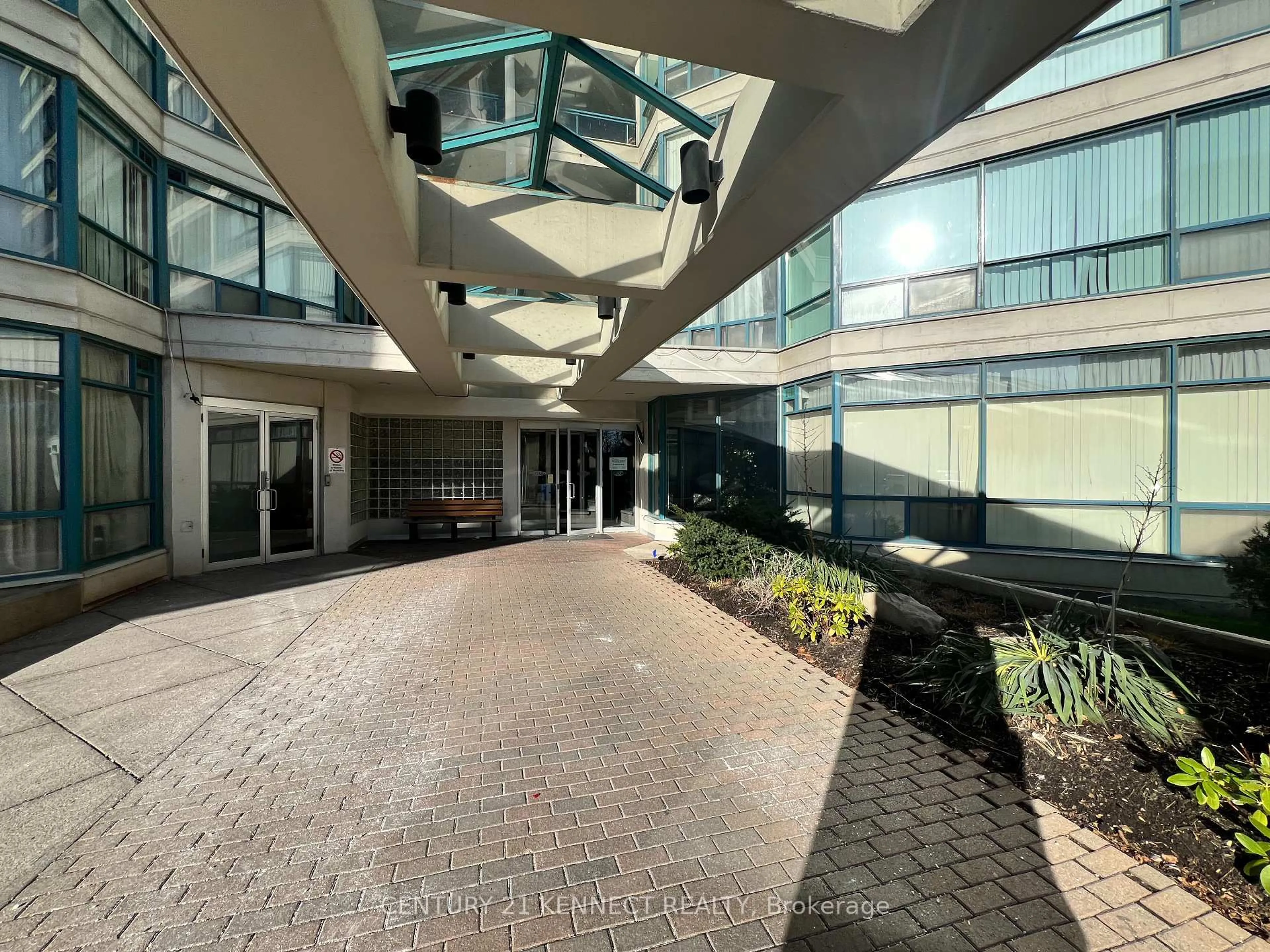 Indoor foyer for 4725 Sheppard Ave #604, Toronto Ontario M1S 5B3