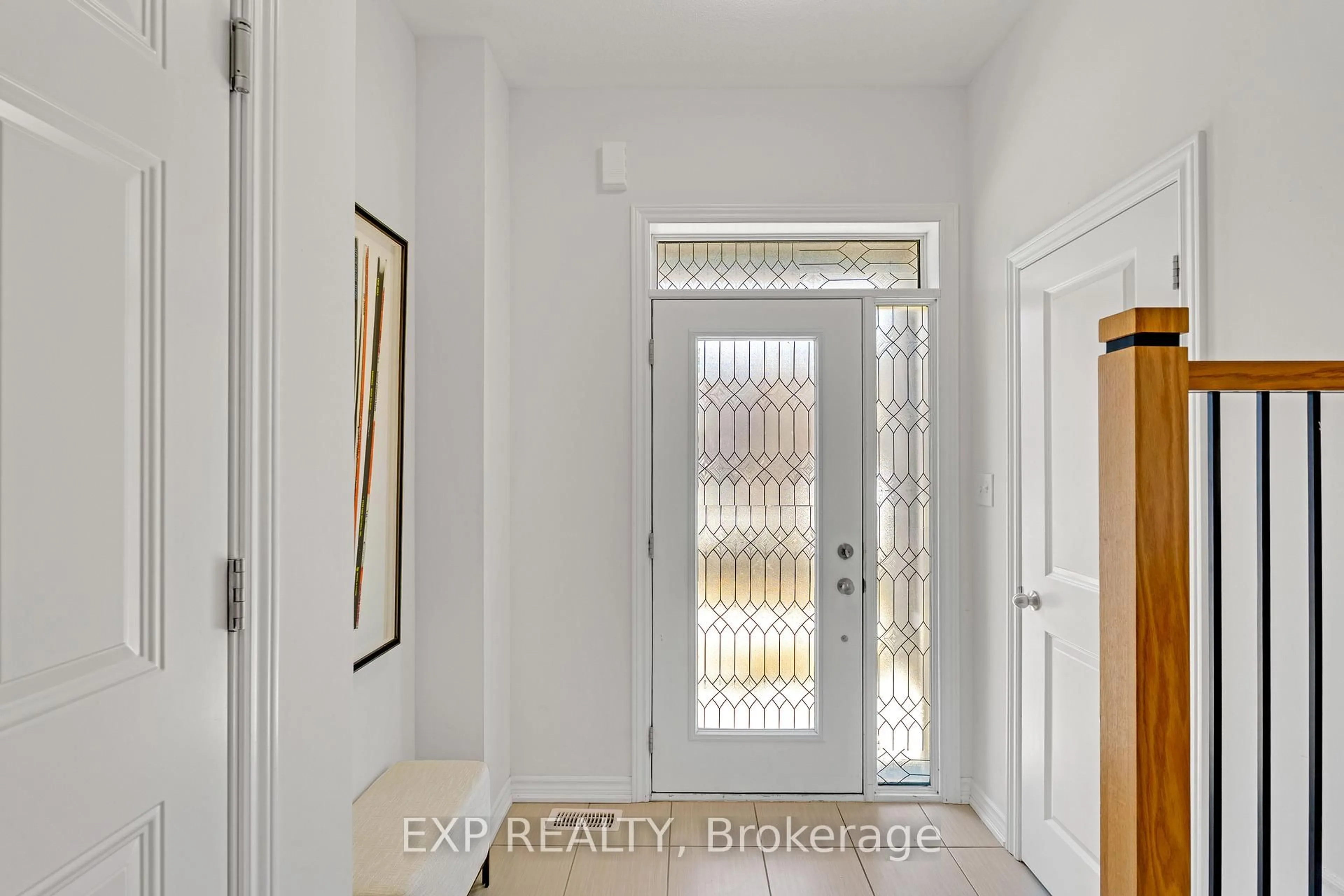 Indoor entryway for 1117 Cameo St, Pickering Ontario L1X 0L7