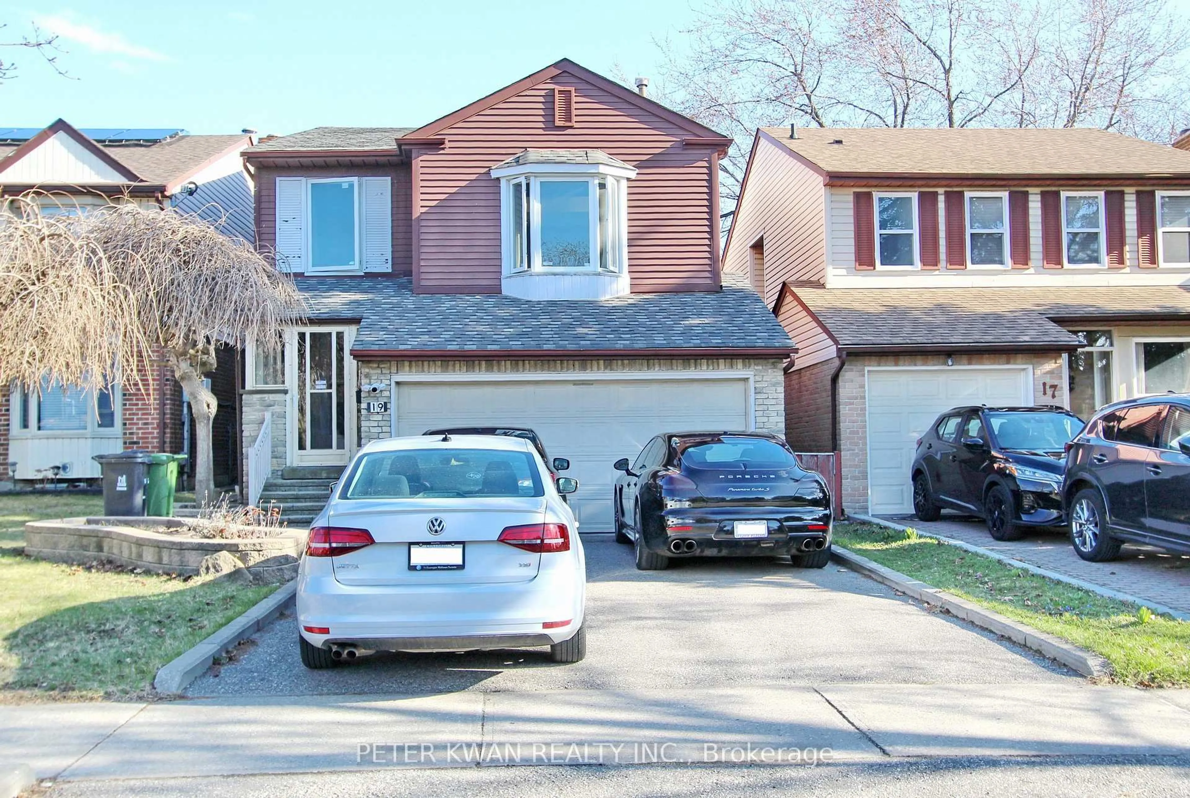 Home with vinyl exterior material, street for 19 Sandyhook Sq, Toronto Ontario M1W 3N6